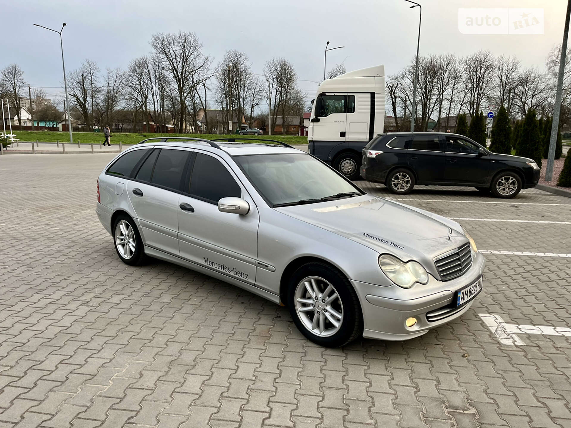 MERCEDES-BENZ C 220 2004