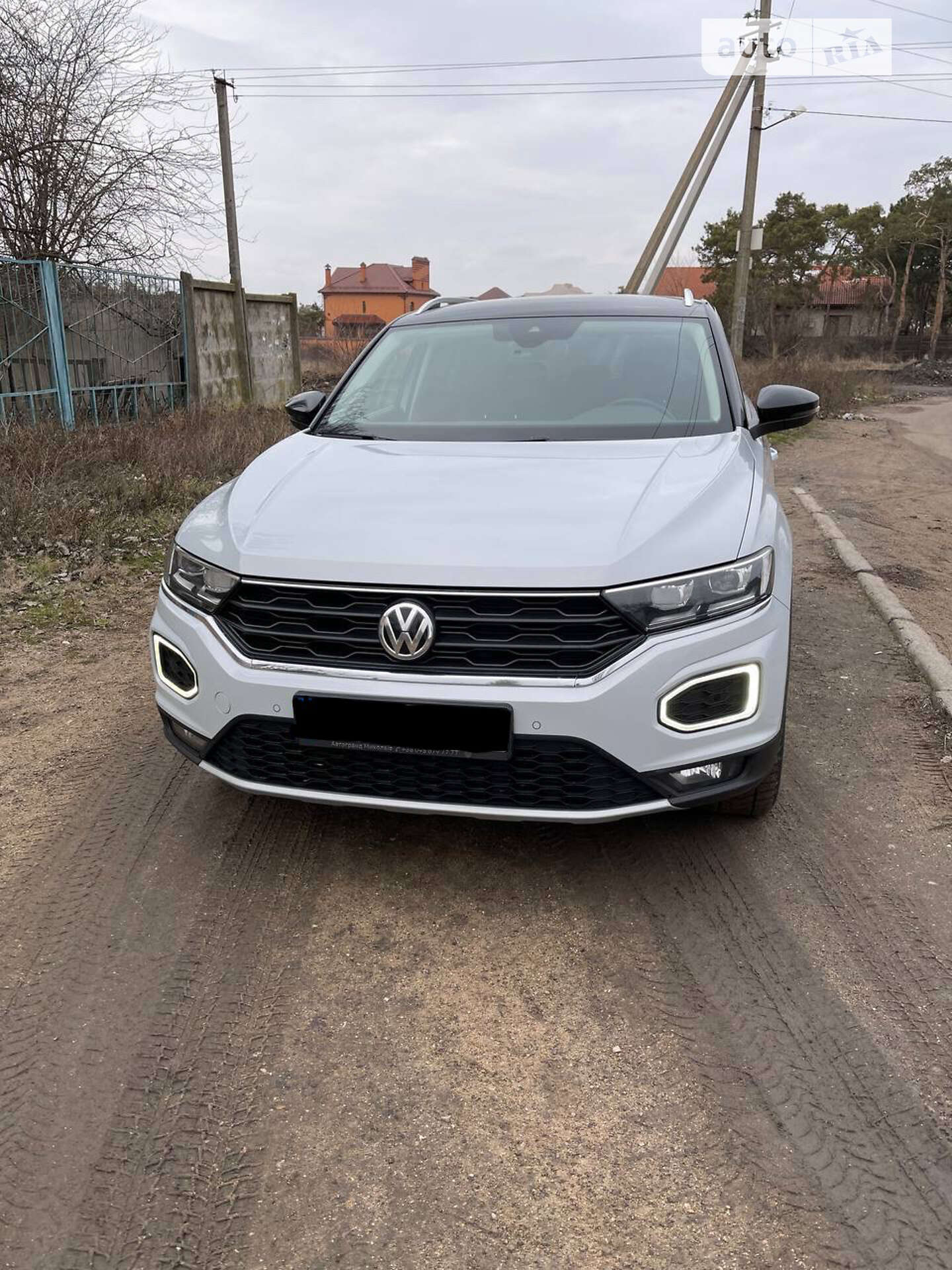 Головне фото звіту автомобіля VOLKSWAGEN T-ROC 2019