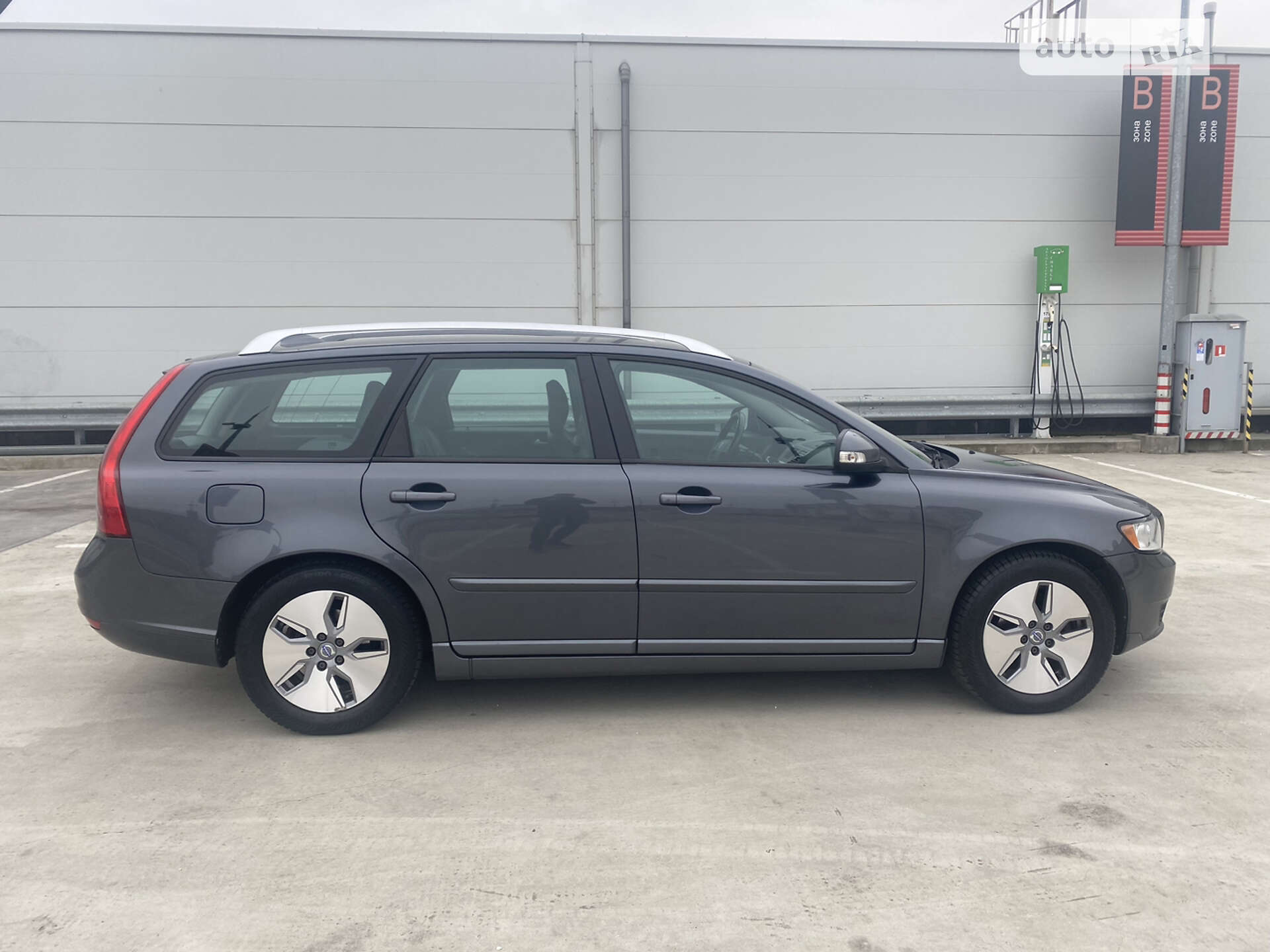 VOLVO V50 2011