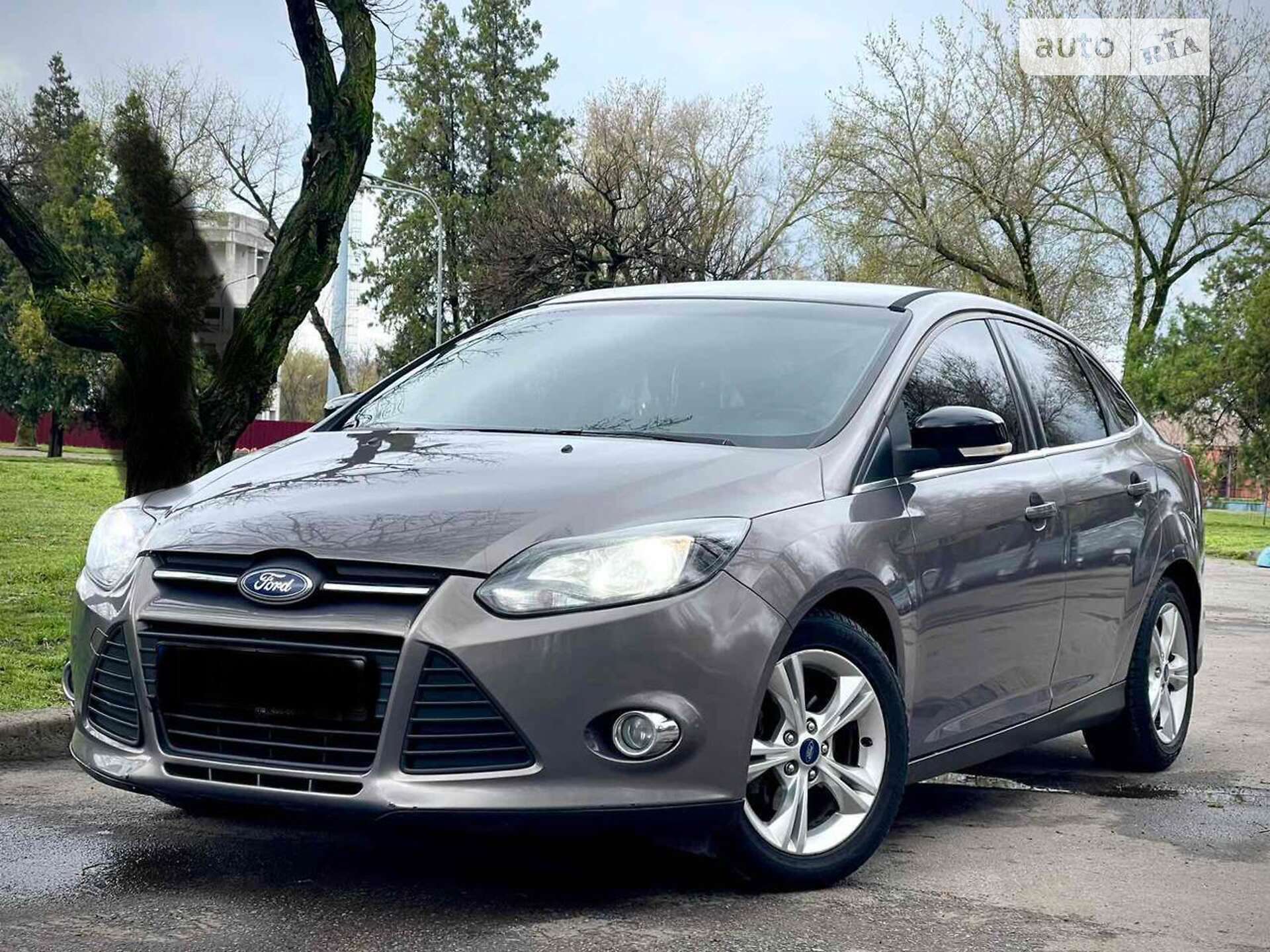 Головне фото звіту автомобіля FORD FOCUS 2013