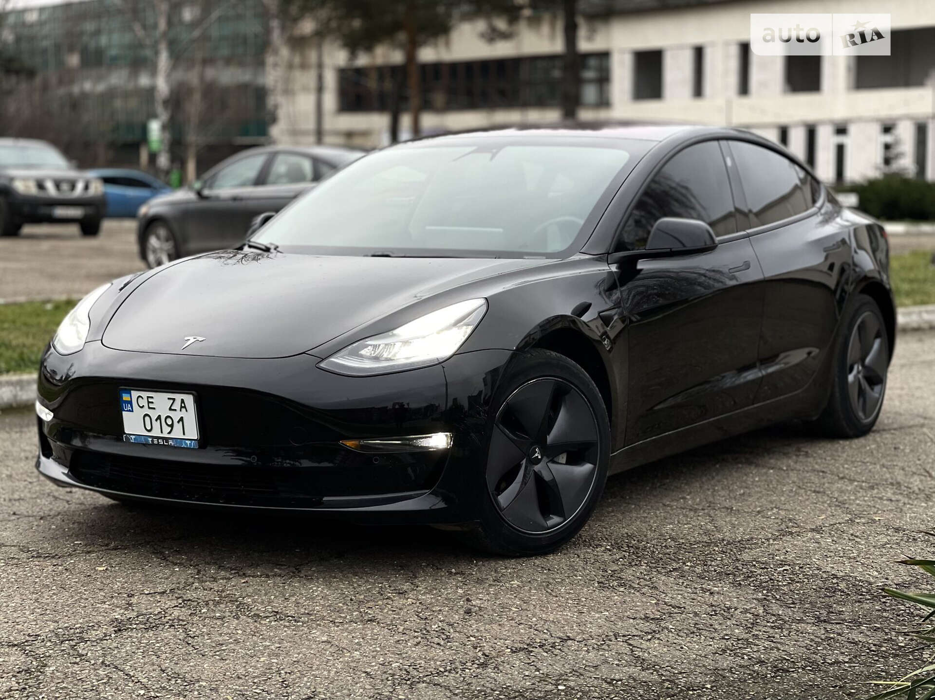 Головне фото звіту автомобіля TESLA MODEL 3 2019
