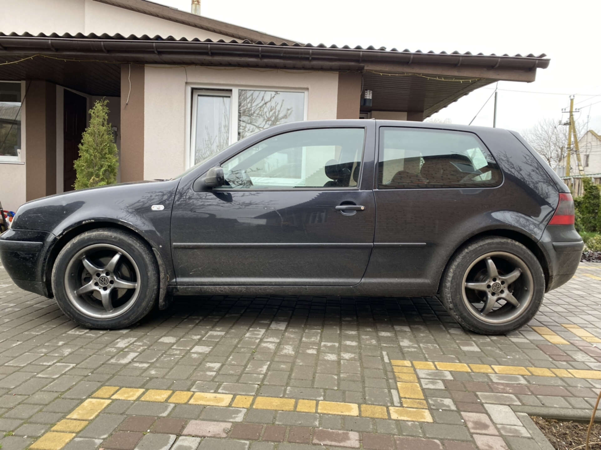 VOLKSWAGEN GOLF 2003