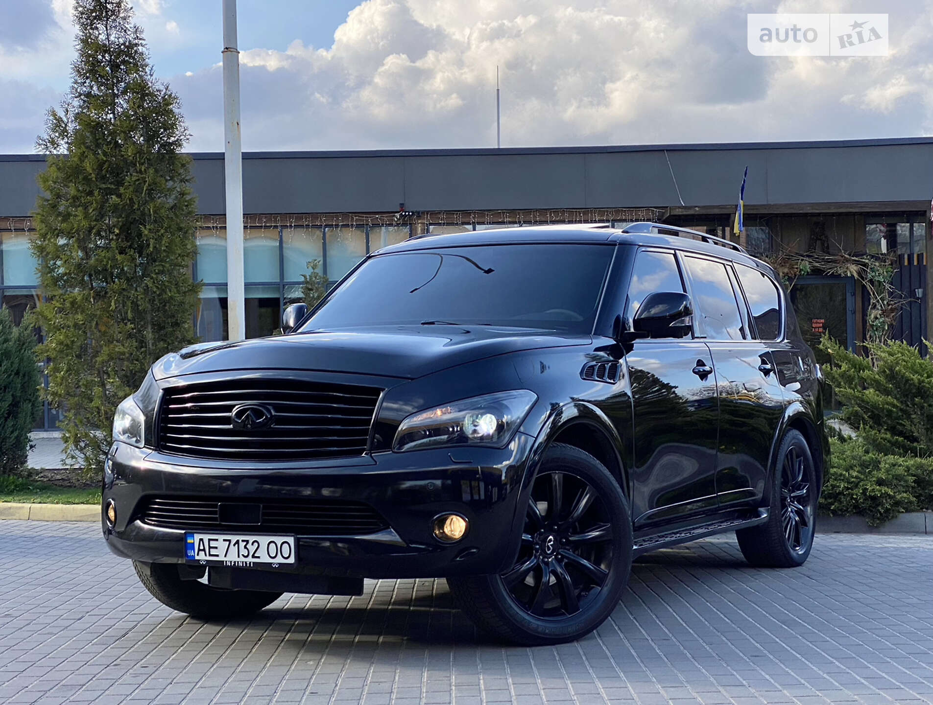 Головне фото звіту автомобіля INFINITI QX56 2011