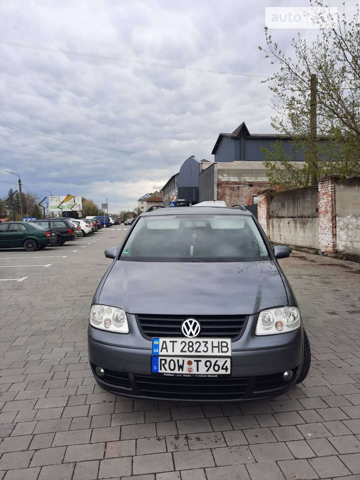 VOLKSWAGEN TOURAN 2004