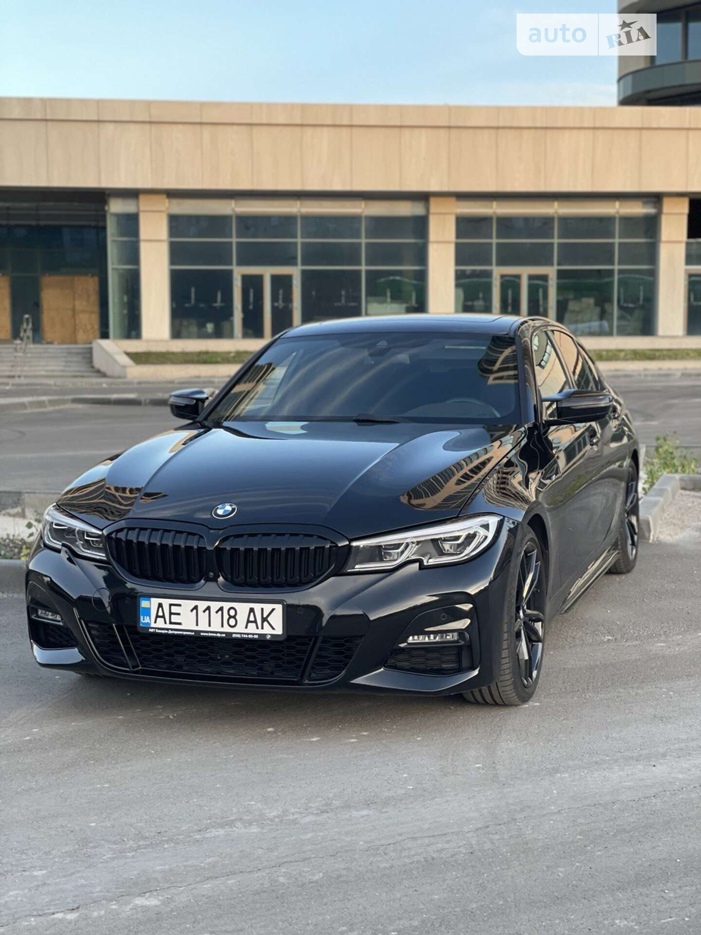 Головне фото звіту автомобіля BMW 330I 2019