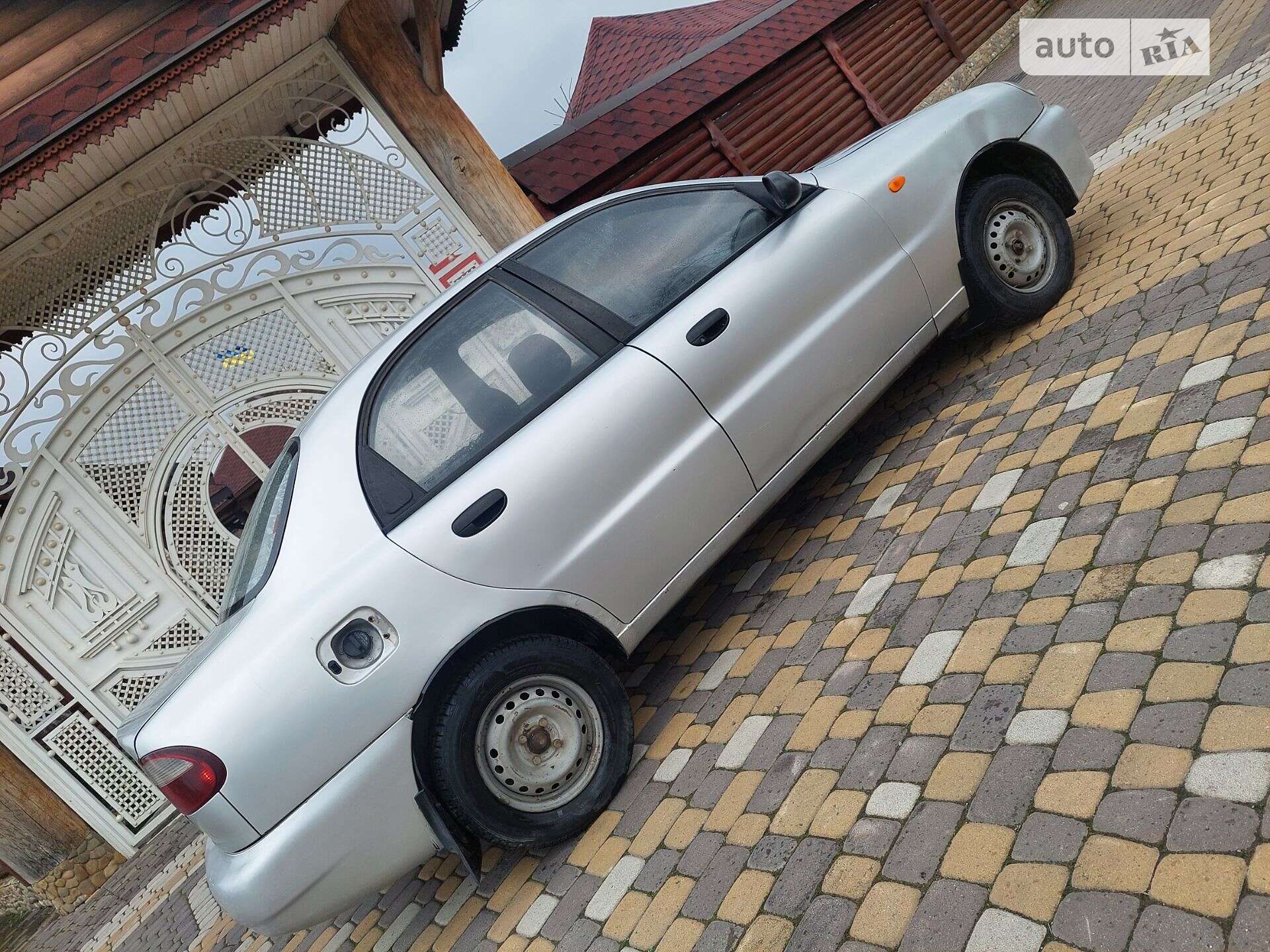 DAEWOO LANOS 2001