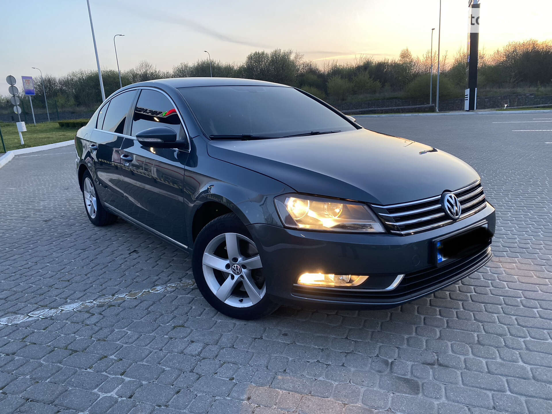 VOLKSWAGEN PASSAT 2011