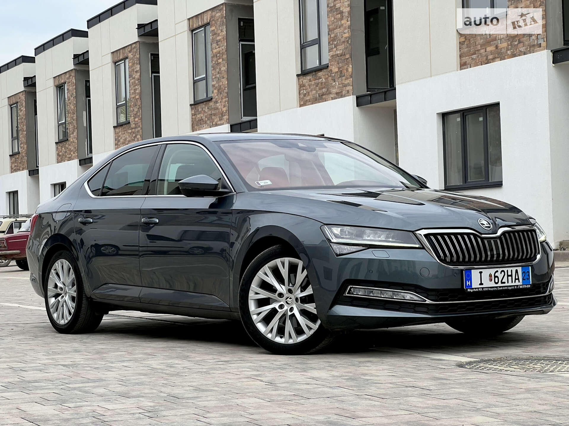 Головне фото звіту автомобіля SKODA SUPERB 2019