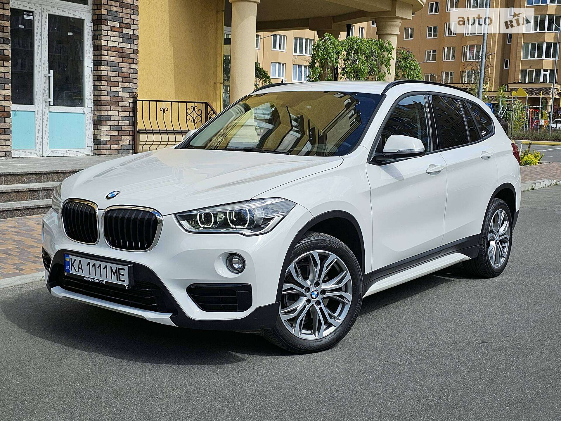 Головне фото звіту автомобіля BMW X1 2017