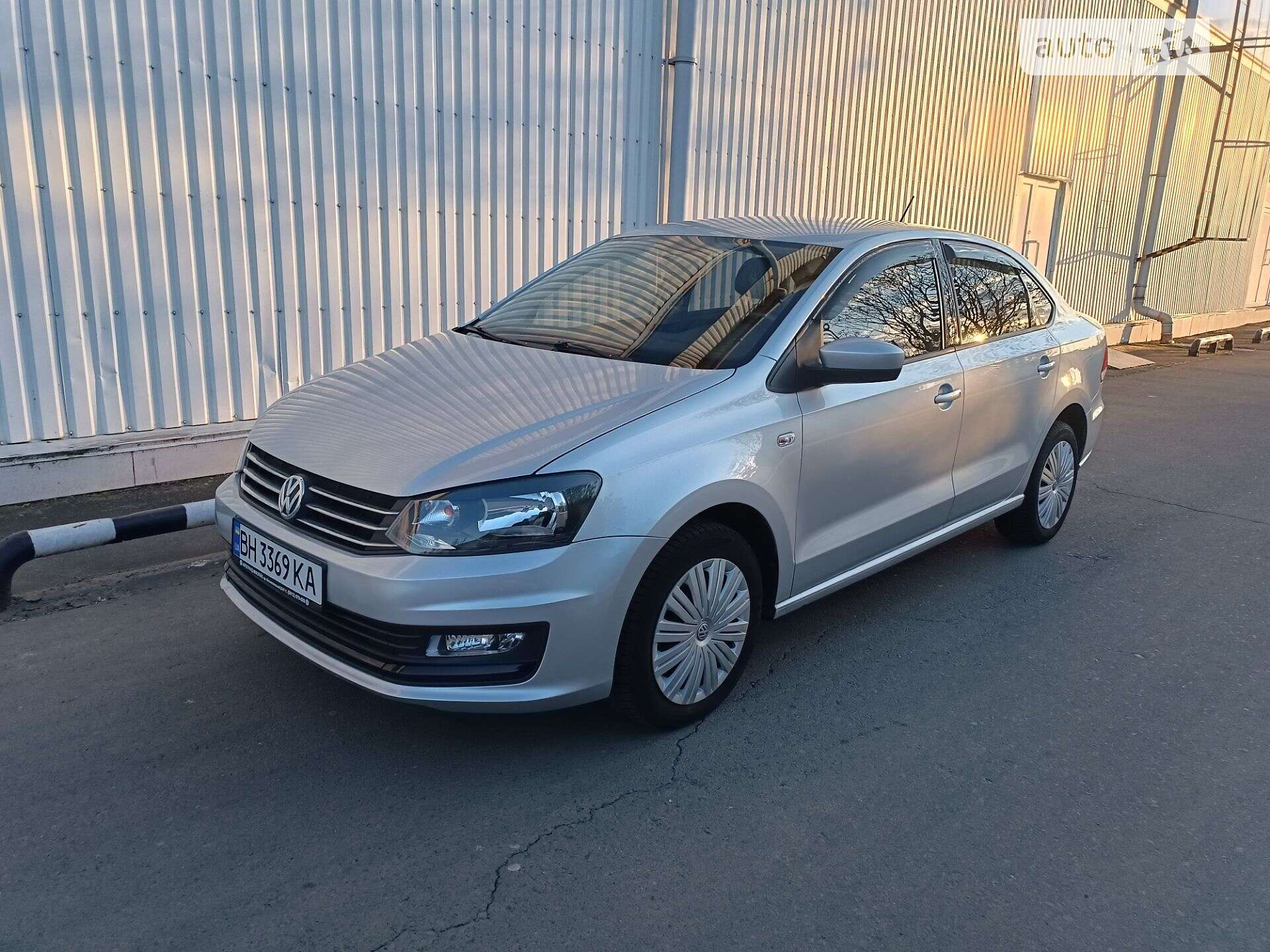 VOLKSWAGEN POLO 2016