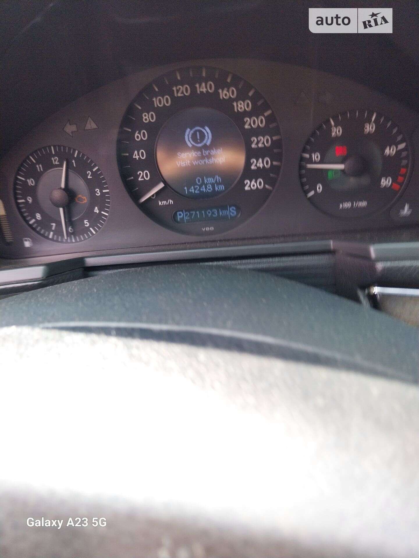 MERCEDES-BENZ E 220 2004