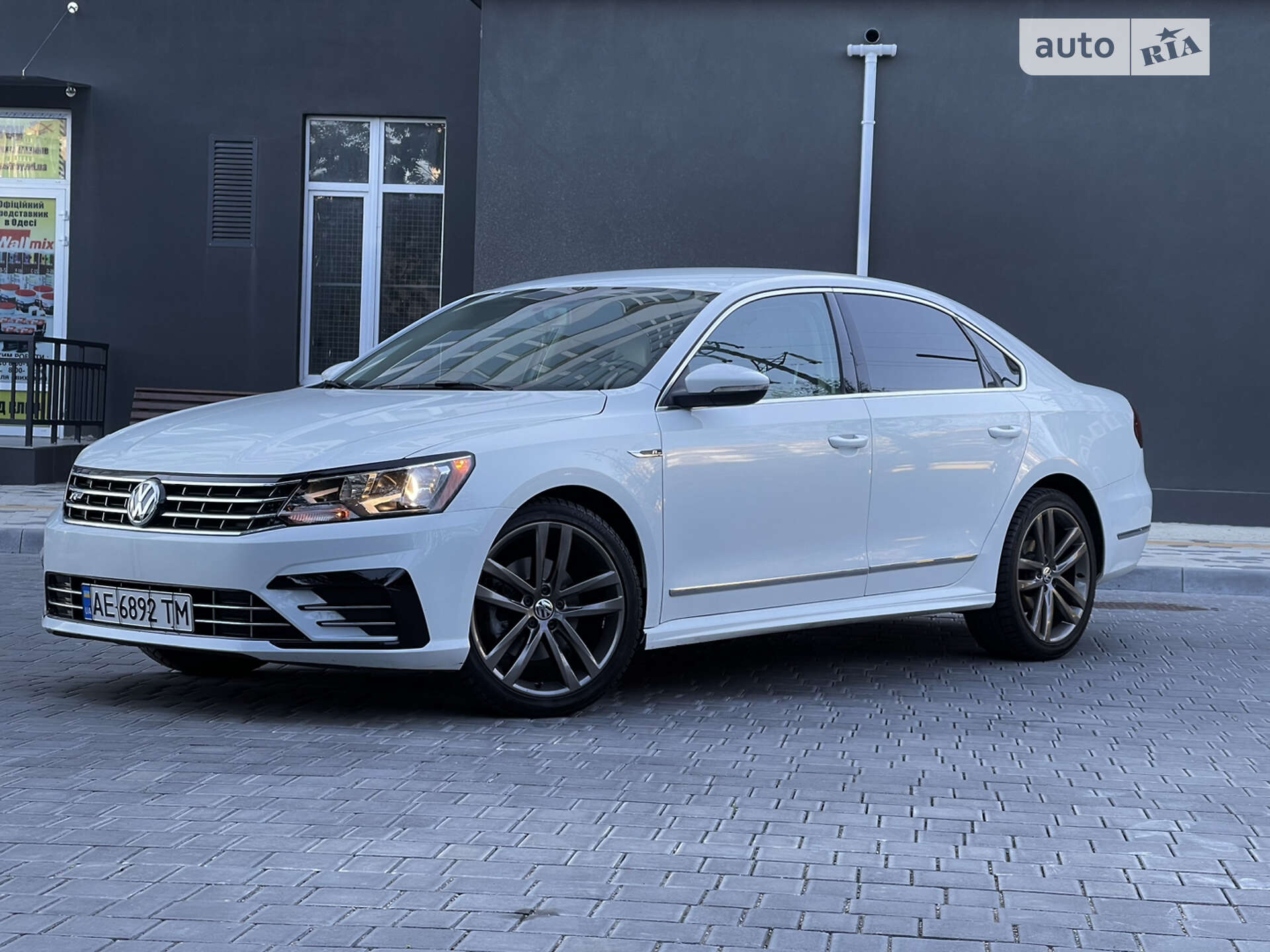 VOLKSWAGEN PASSAT 2017