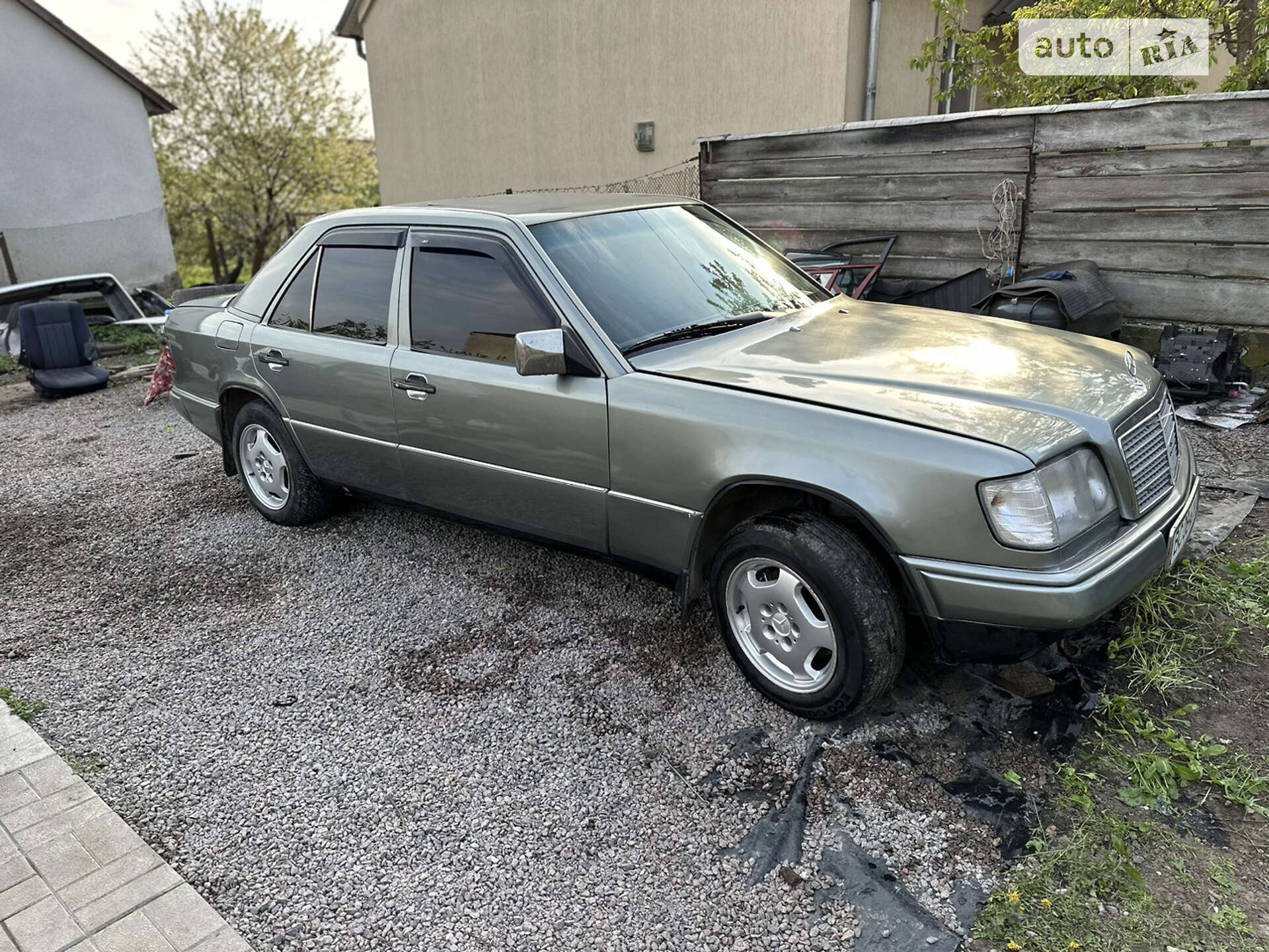 MERCEDES-BENZ 200 1990
