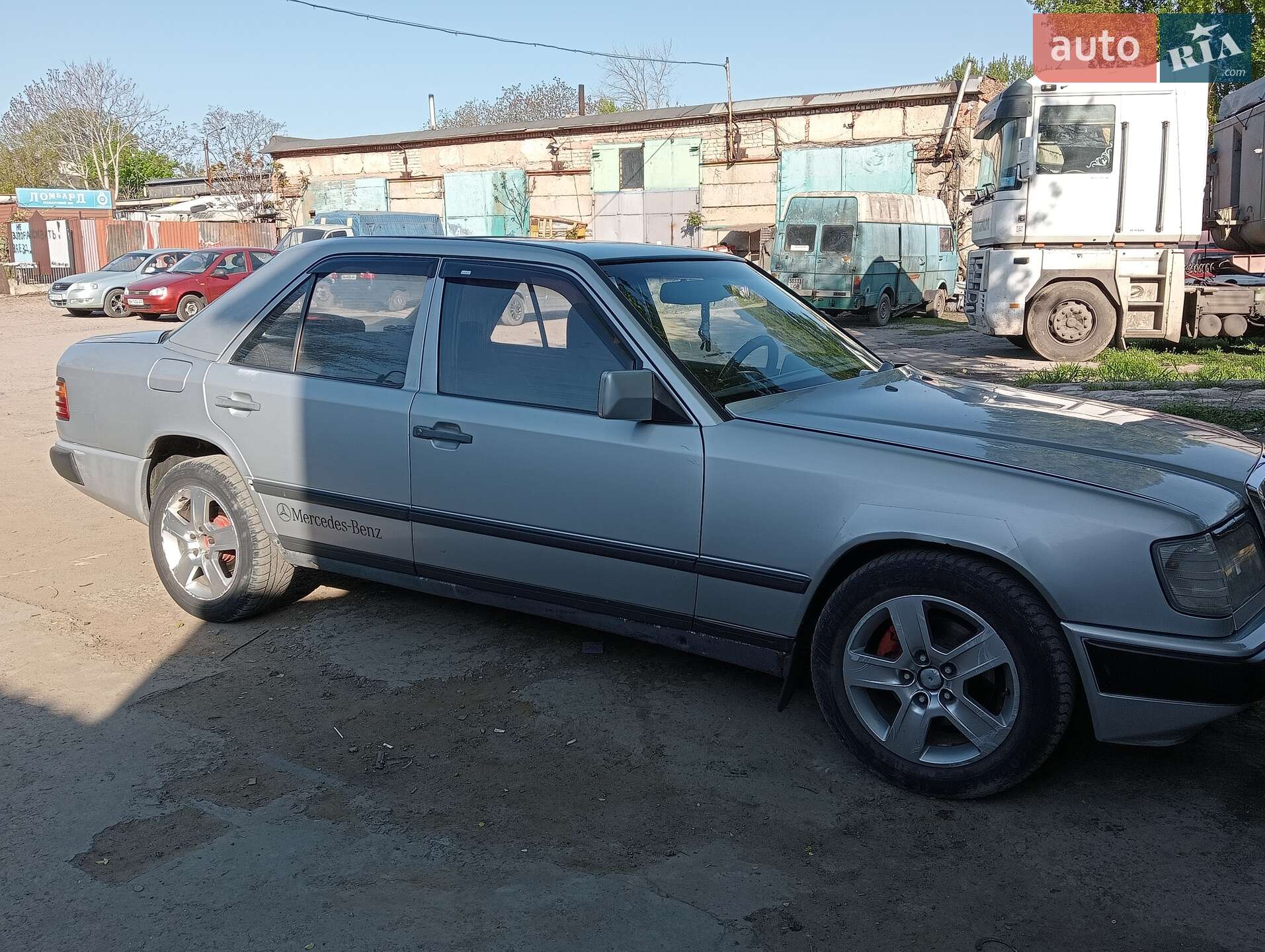 MERCEDES-BENZ 200 1988