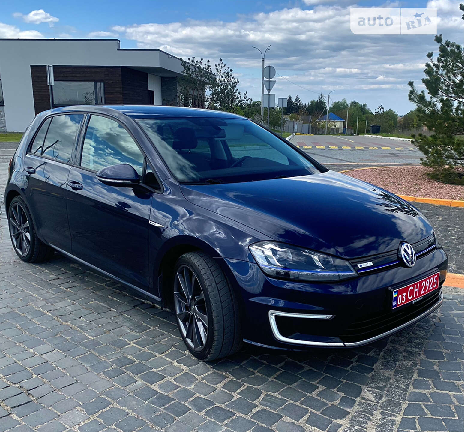 VOLKSWAGEN E-GOLF 2015