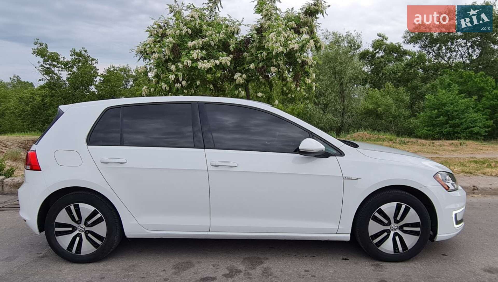 VOLKSWAGEN E-GOLF 2016