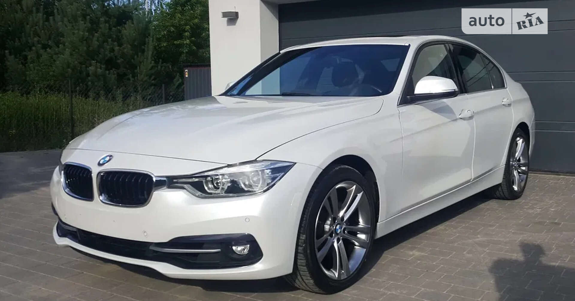 Головне фото звіту автомобіля BMW 330I 2017