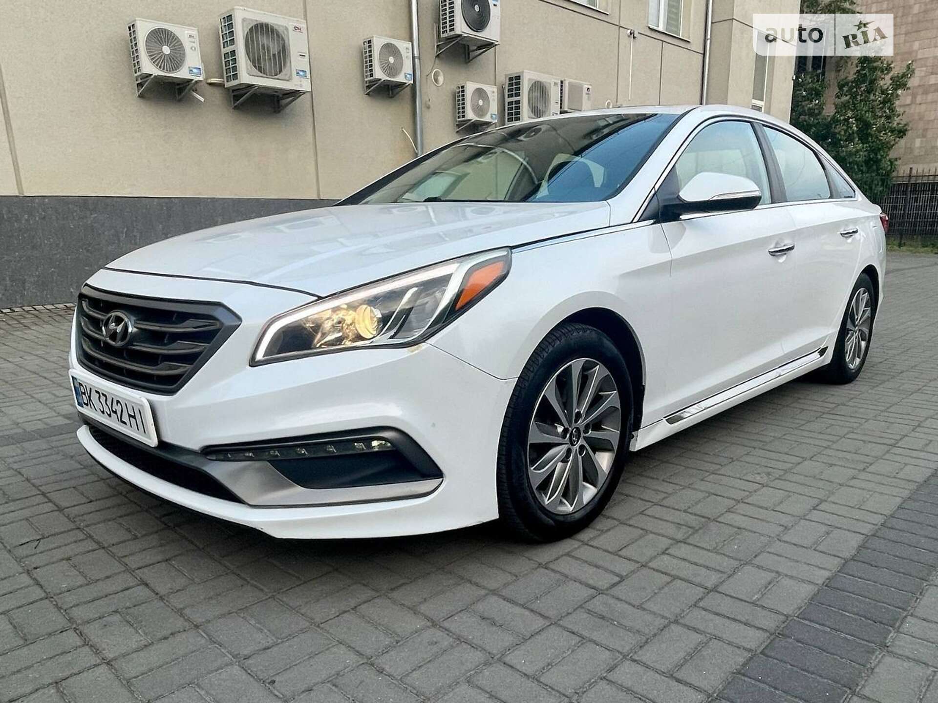 Головне фото звіту автомобіля HYUNDAI SONATA 2017