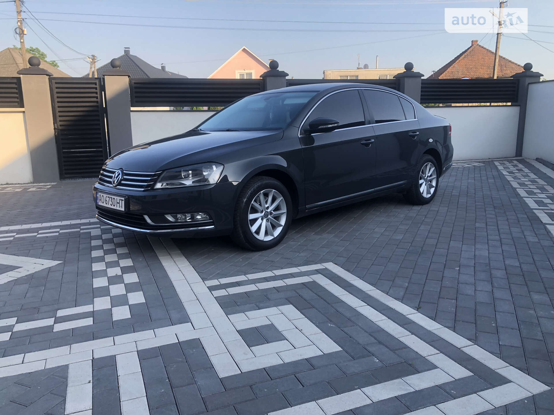VOLKSWAGEN PASSAT 2011