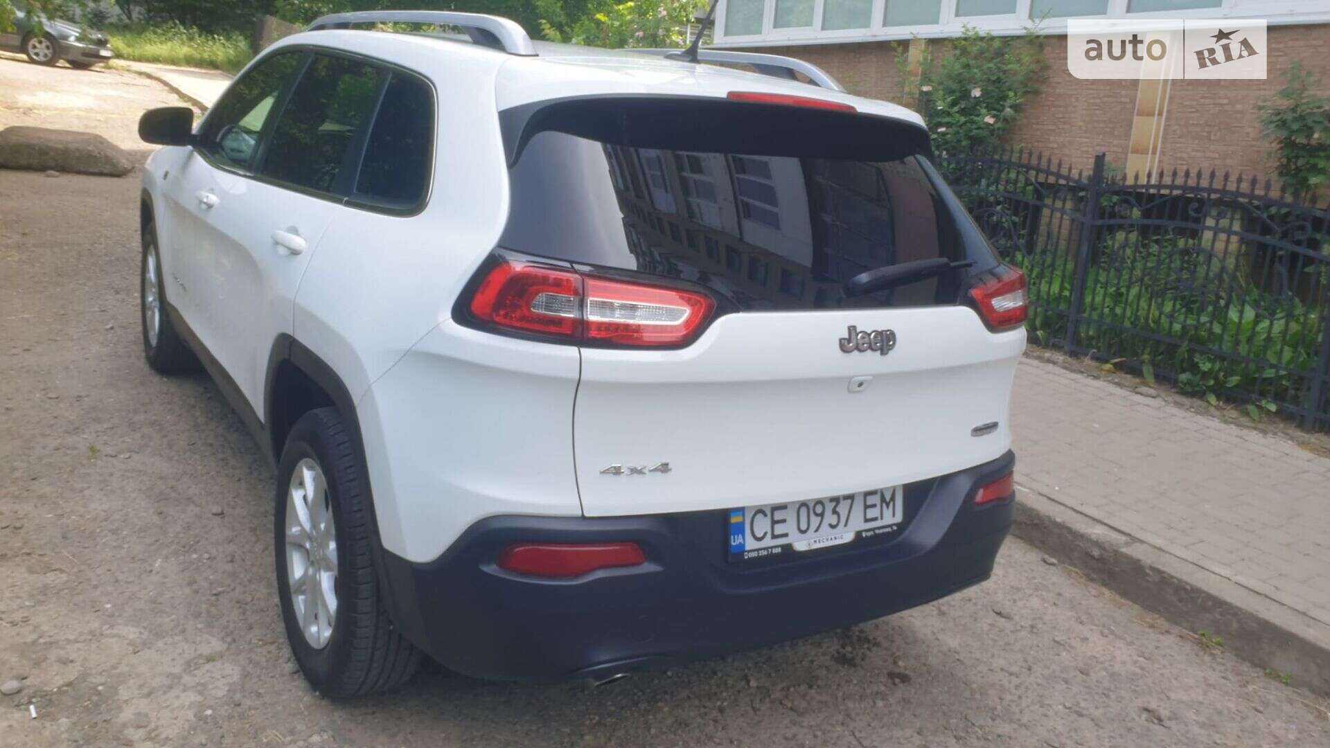 Головне фото звіту автомобіля JEEP CHEROKEE 2017