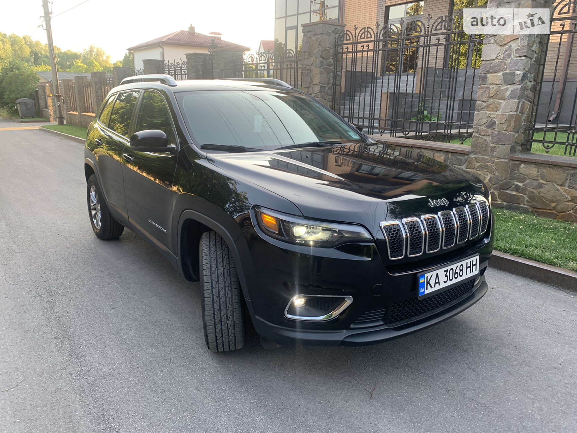 Головне фото звіту автомобіля JEEP CHEROKEE 2019