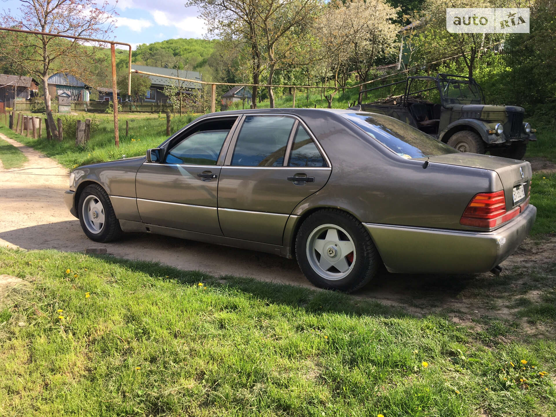 Mercedes-Benz S-Class 1992