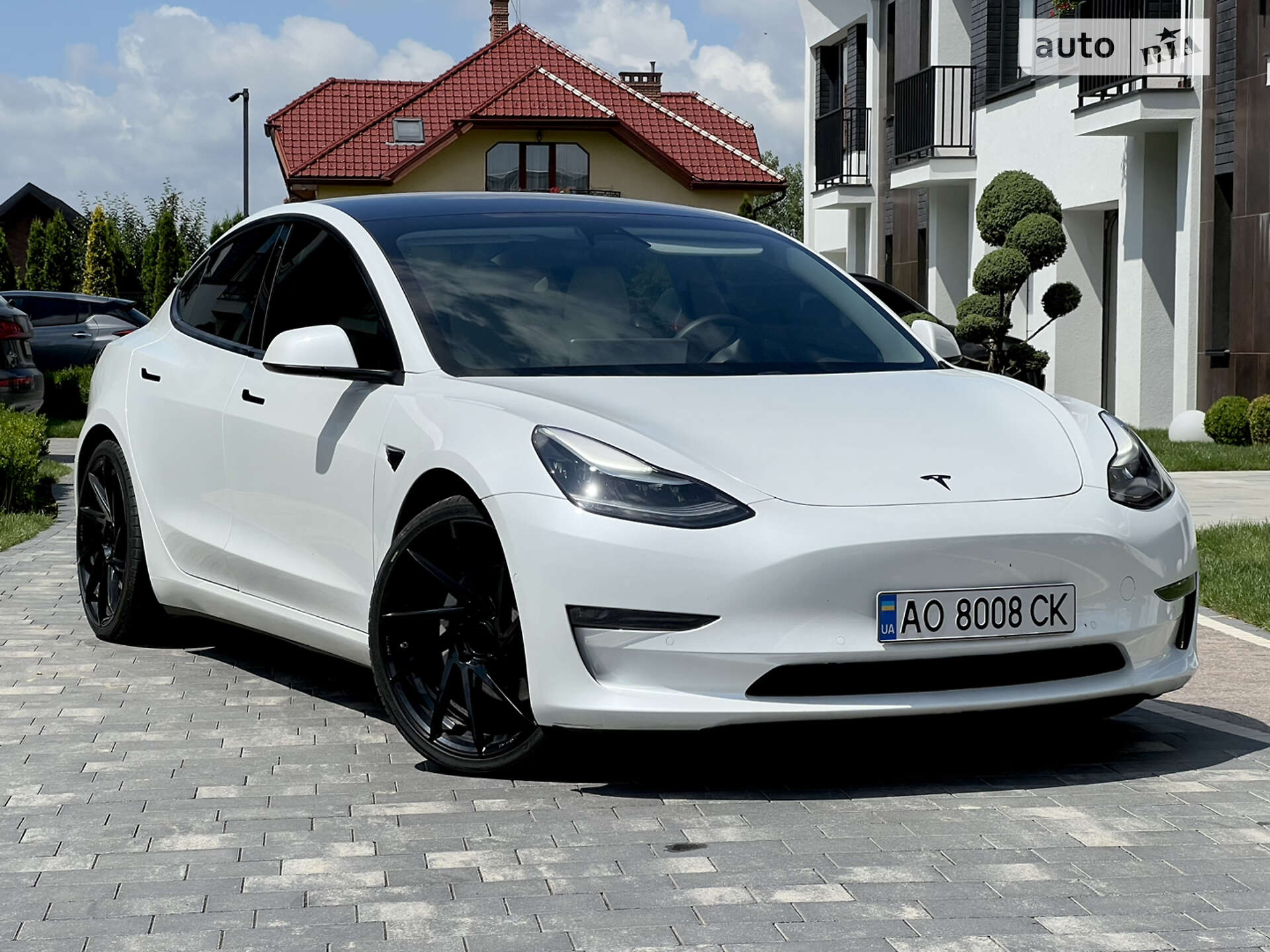 TESLA MODEL 3