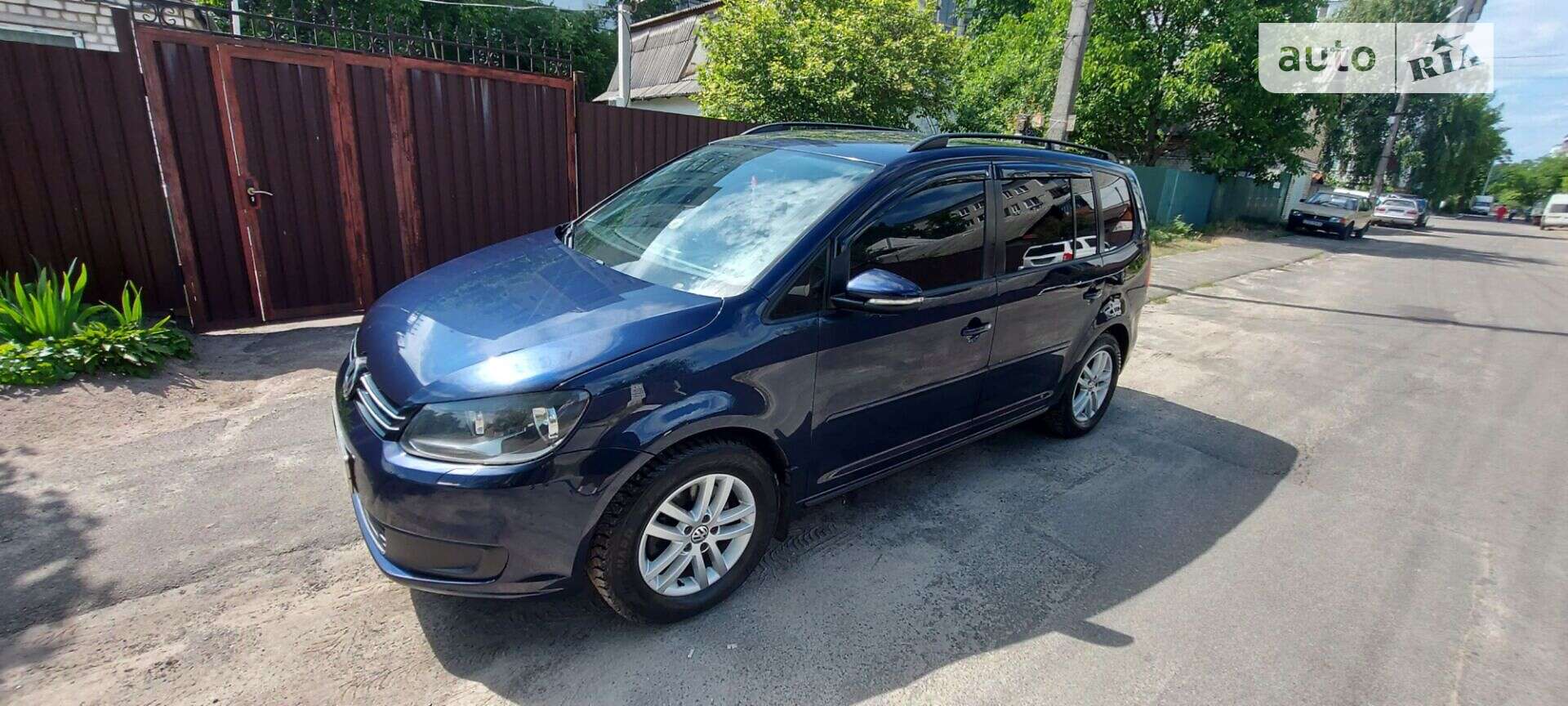 VOLKSWAGEN TOURAN 2012