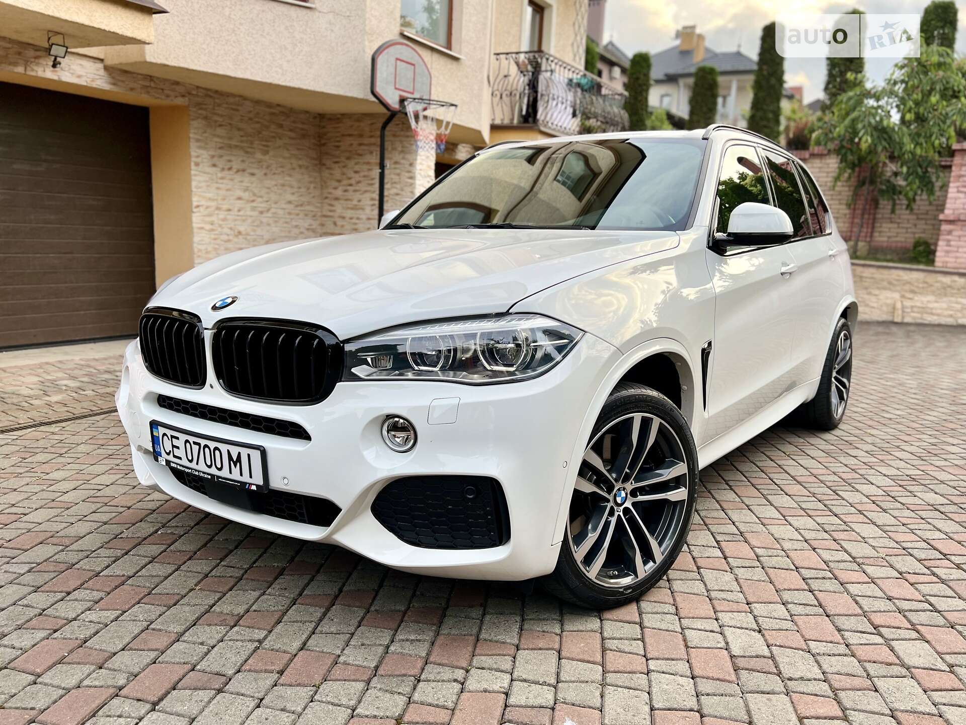 Головне фото звіту автомобіля BMW X5 2018