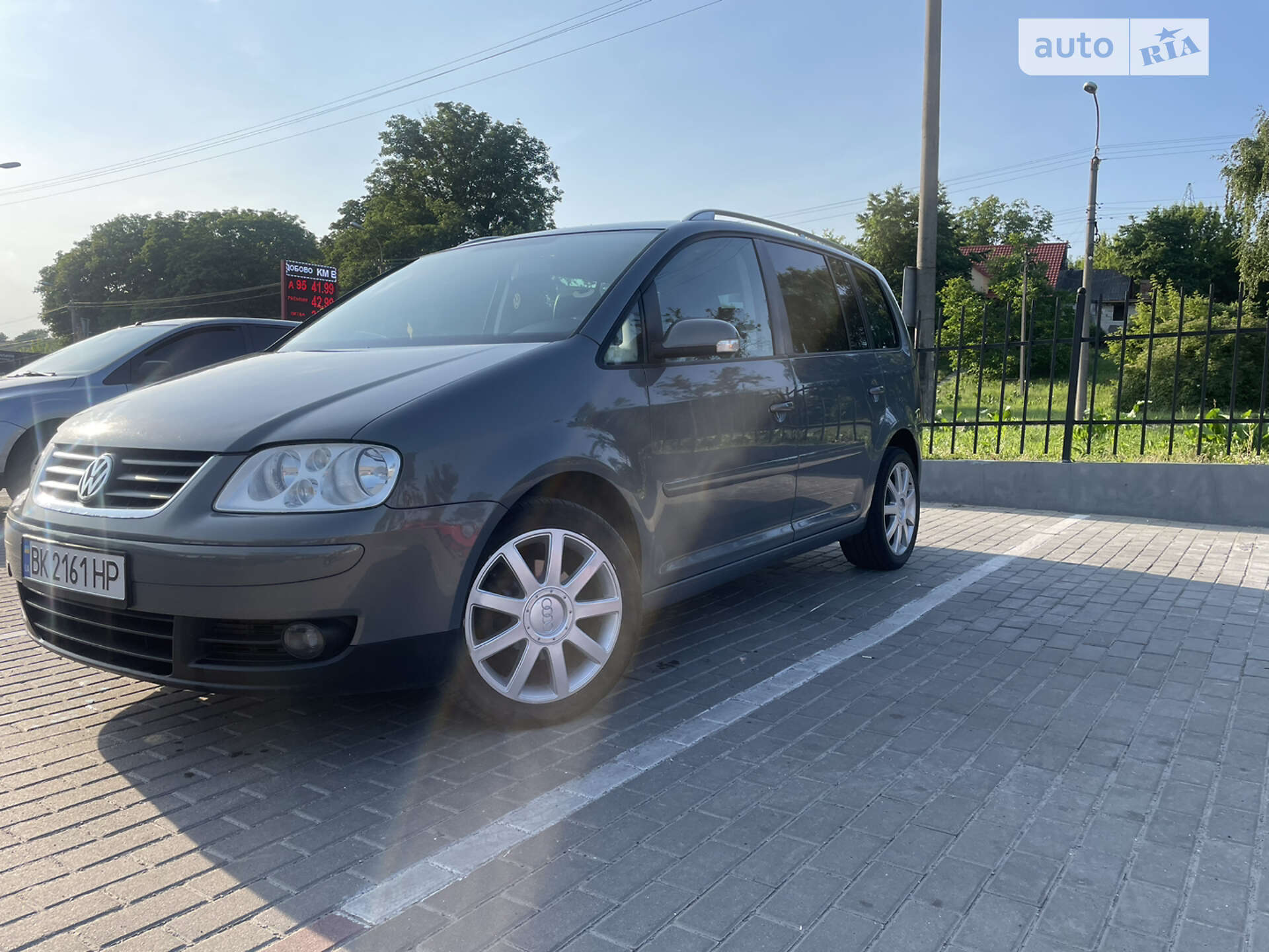 VOLKSWAGEN TOURAN 2004