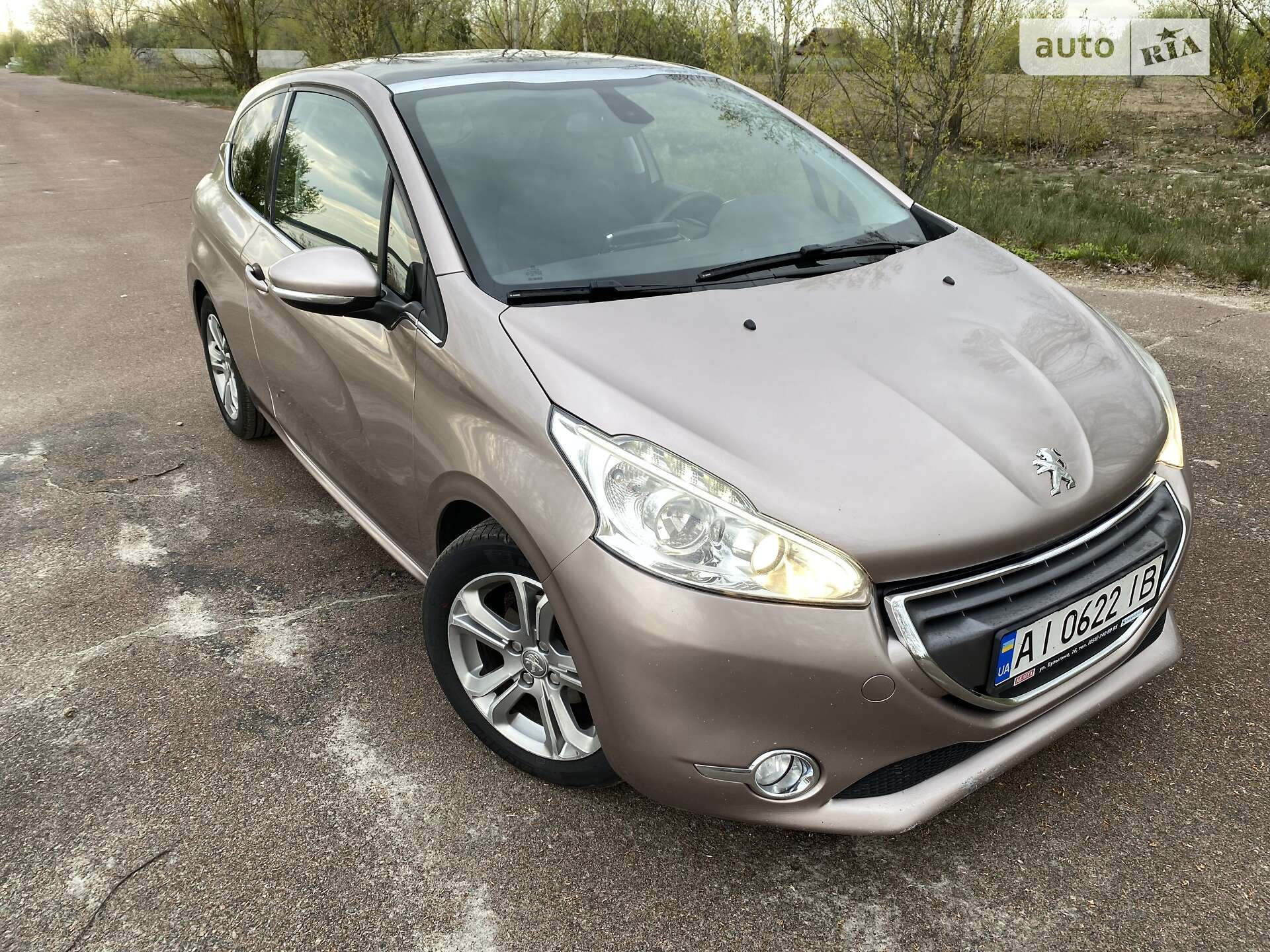 PEUGEOT 208 2013