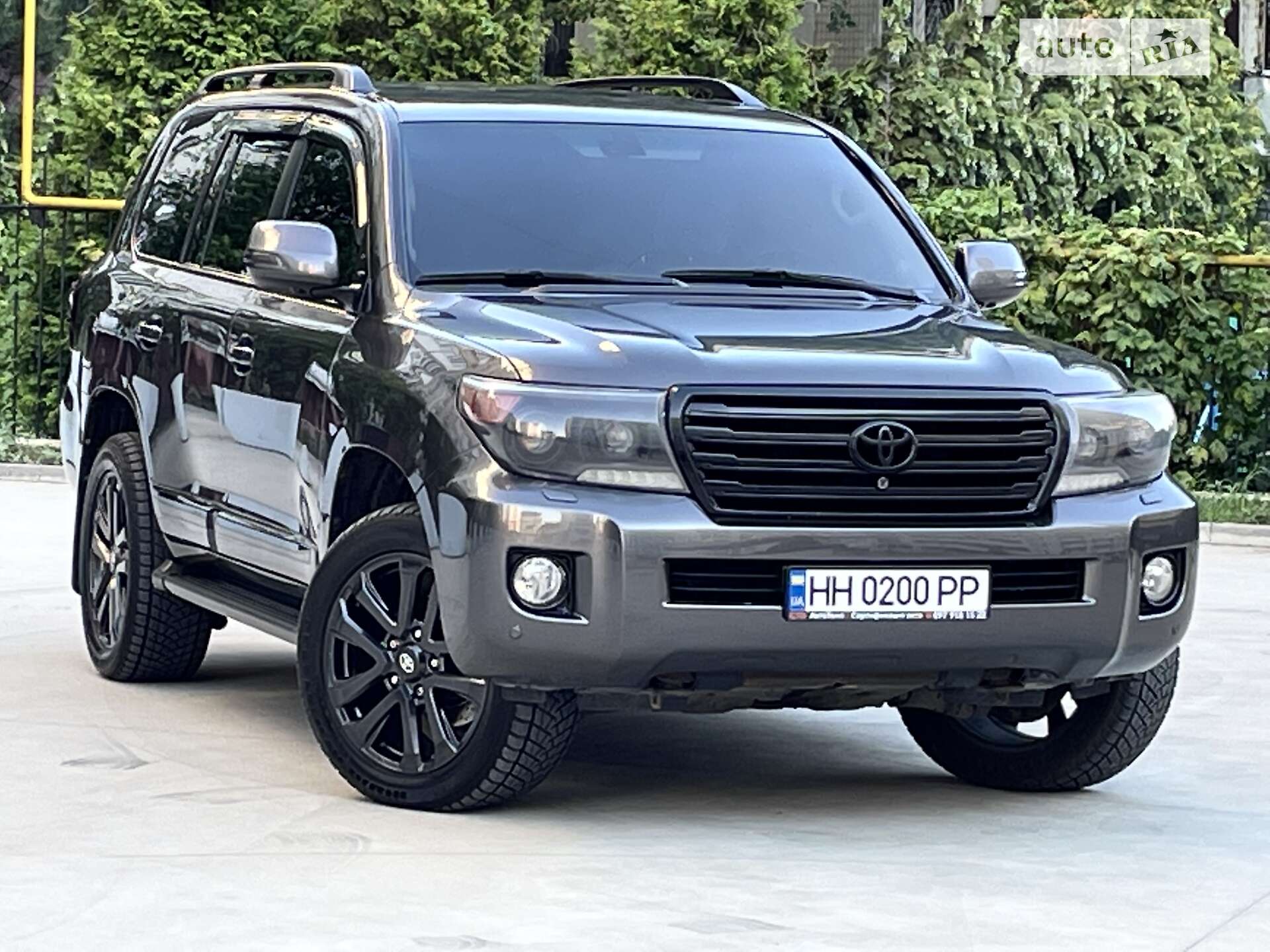 TOYOTA LAND CRUISER 200