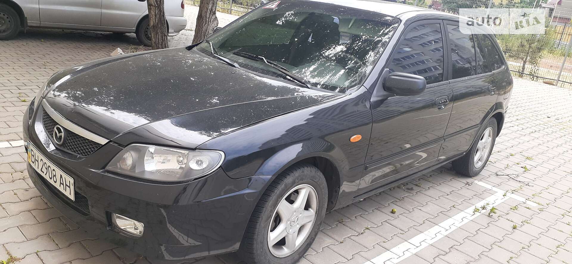 MAZDA 323 F 2003