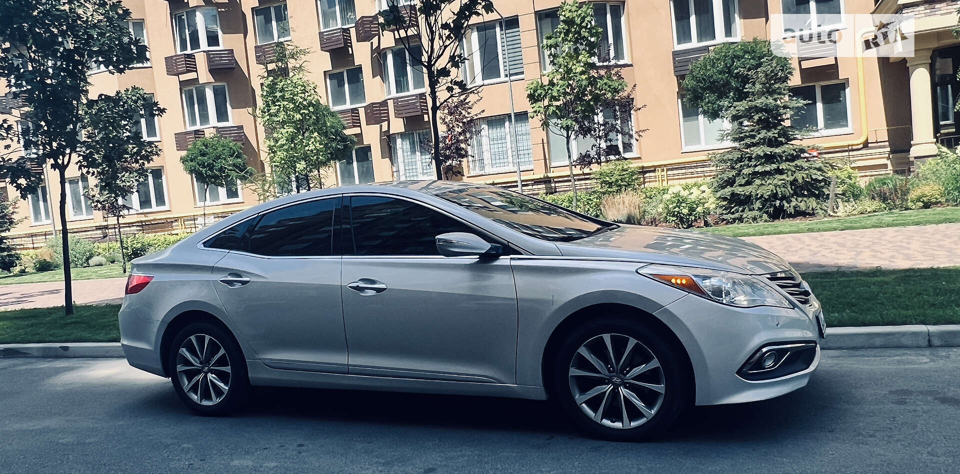 HYUNDAI AZERA 2016