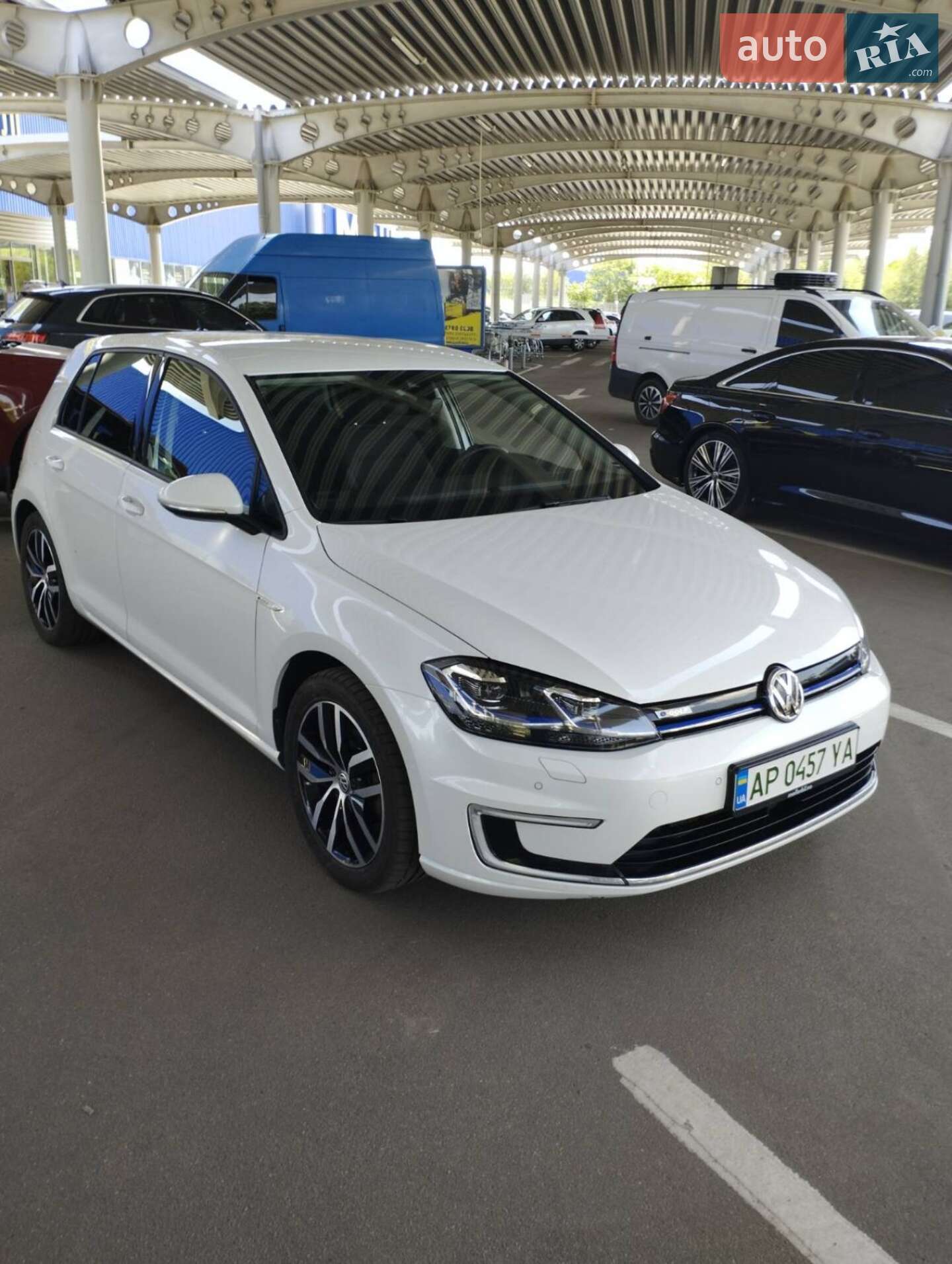 VOLKSWAGEN E-GOLF 2018