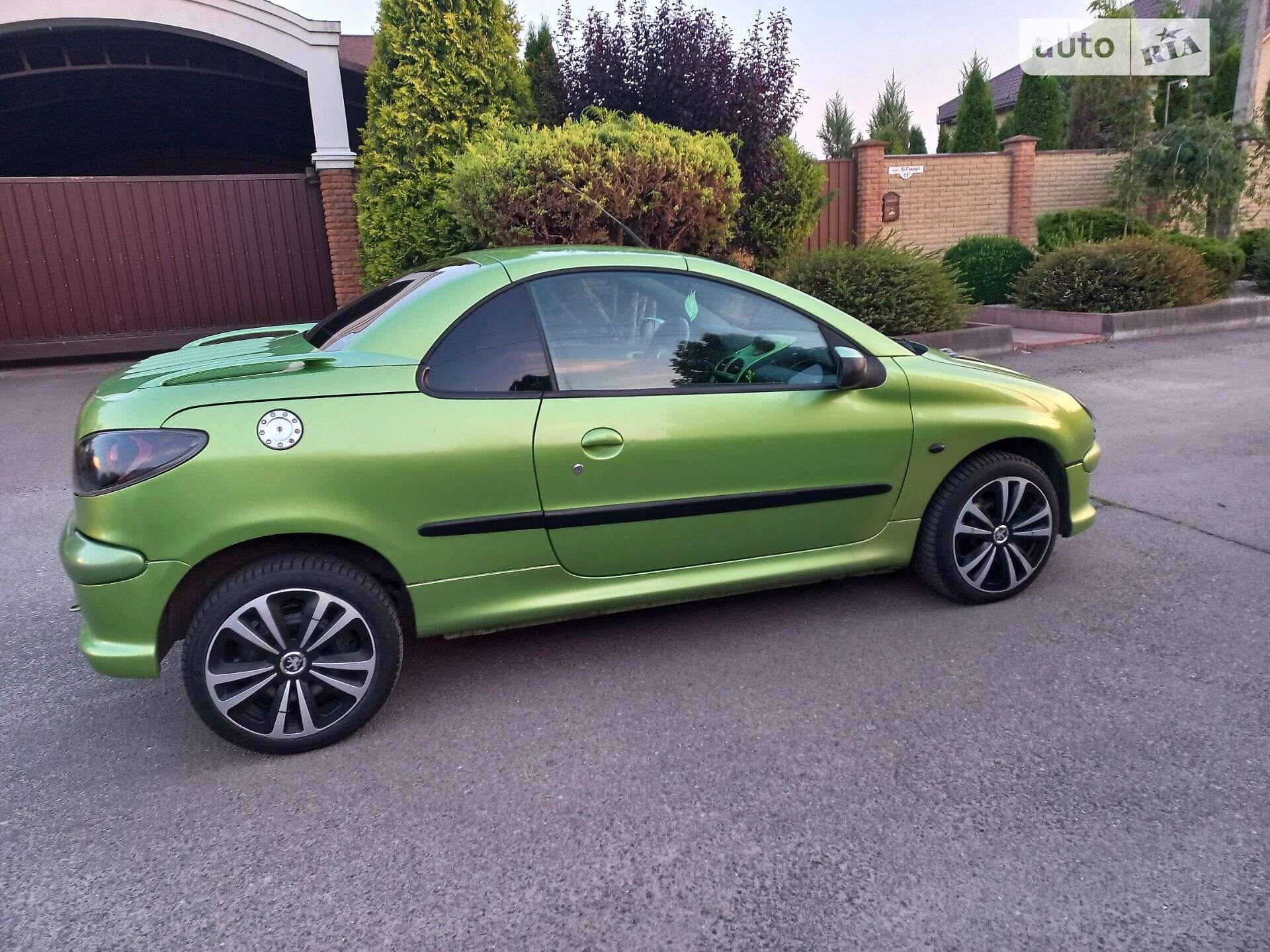 Головне фото звіту автомобіля PEUGEOT 206 2001