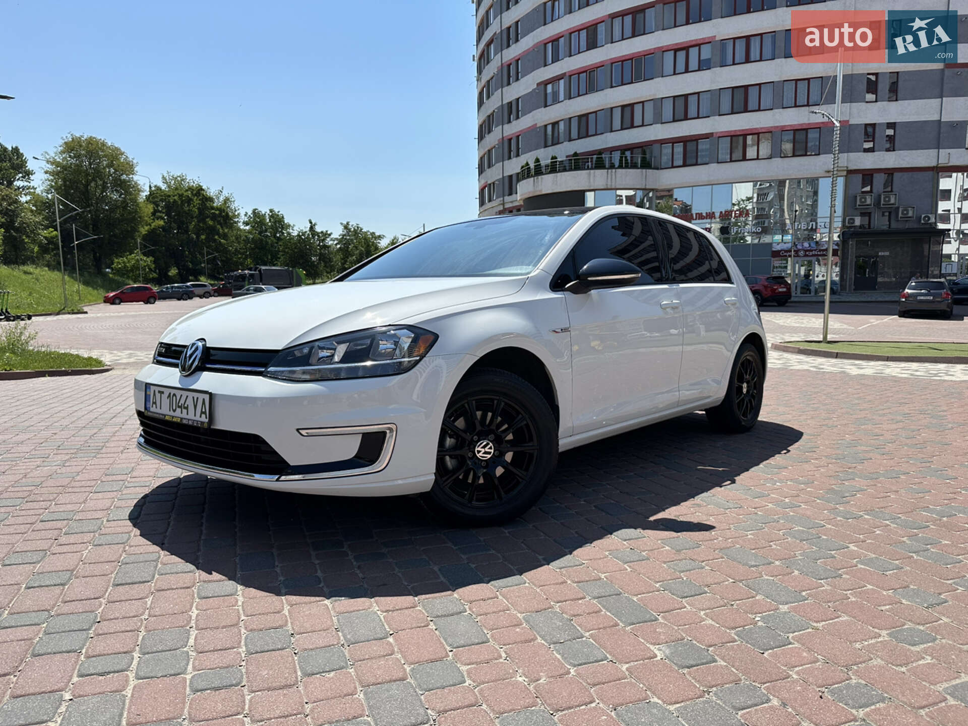 VOLKSWAGEN E-GOLF 2017