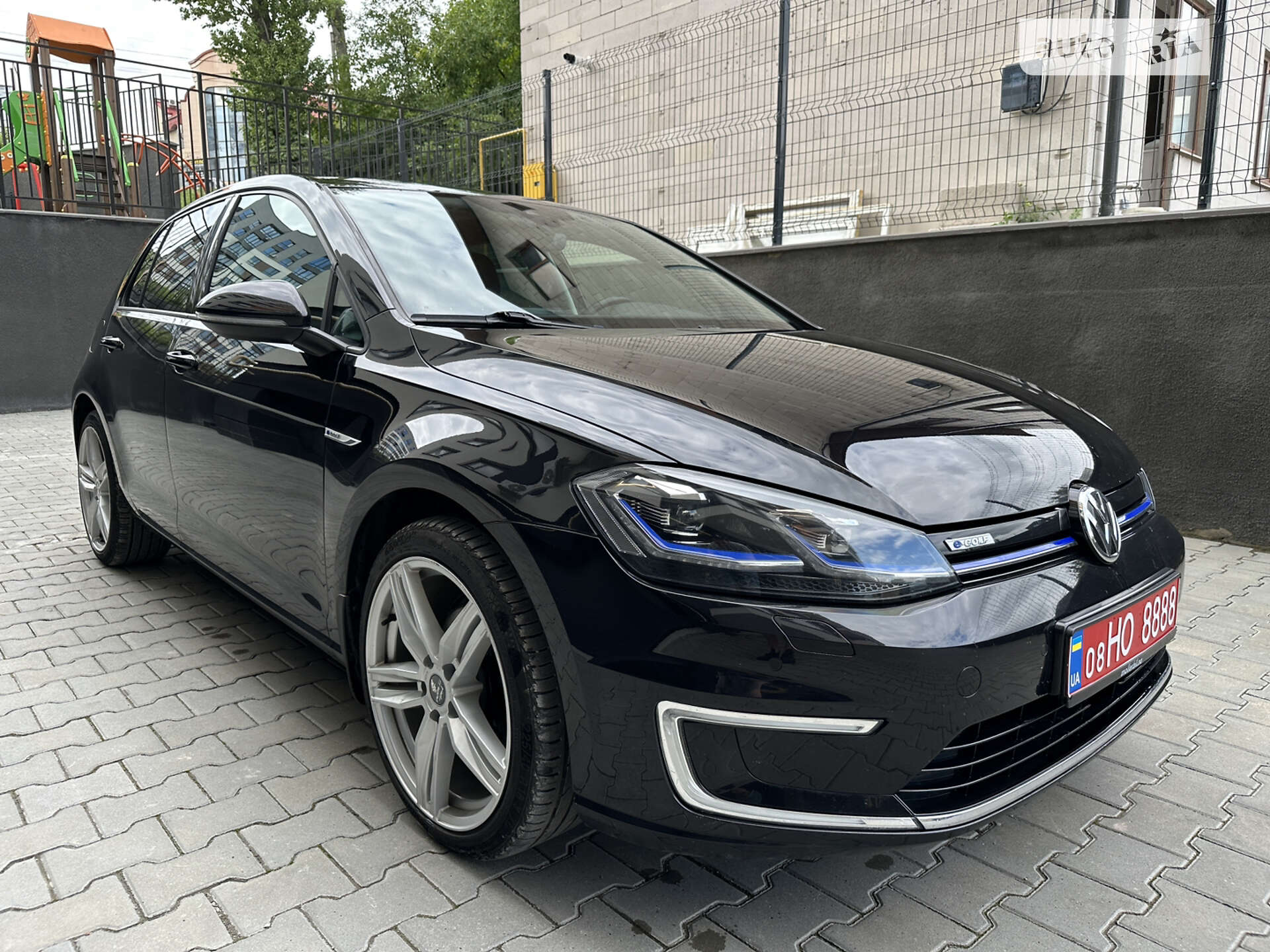 VOLKSWAGEN E-GOLF 2017