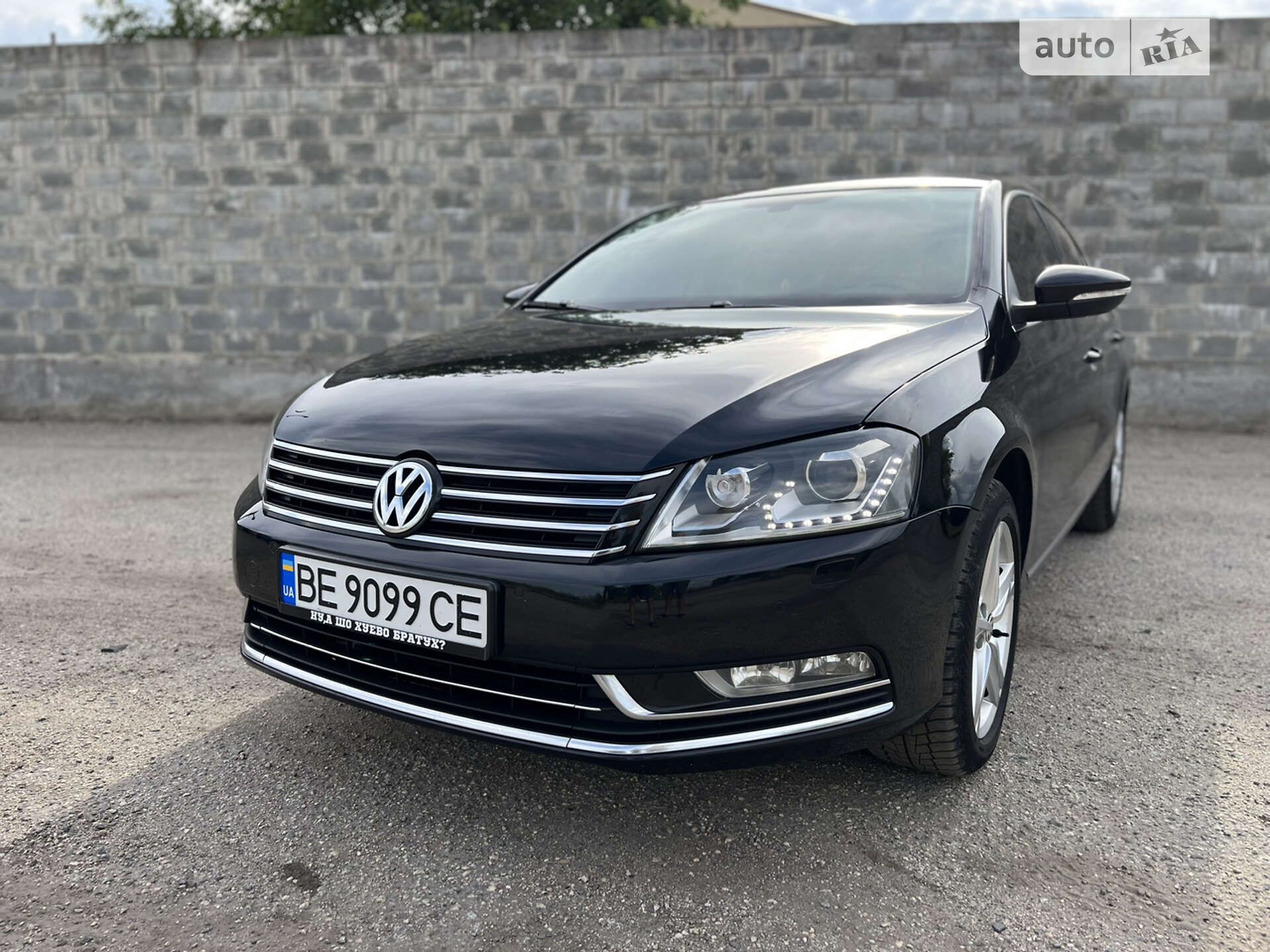 VOLKSWAGEN PASSAT 2011