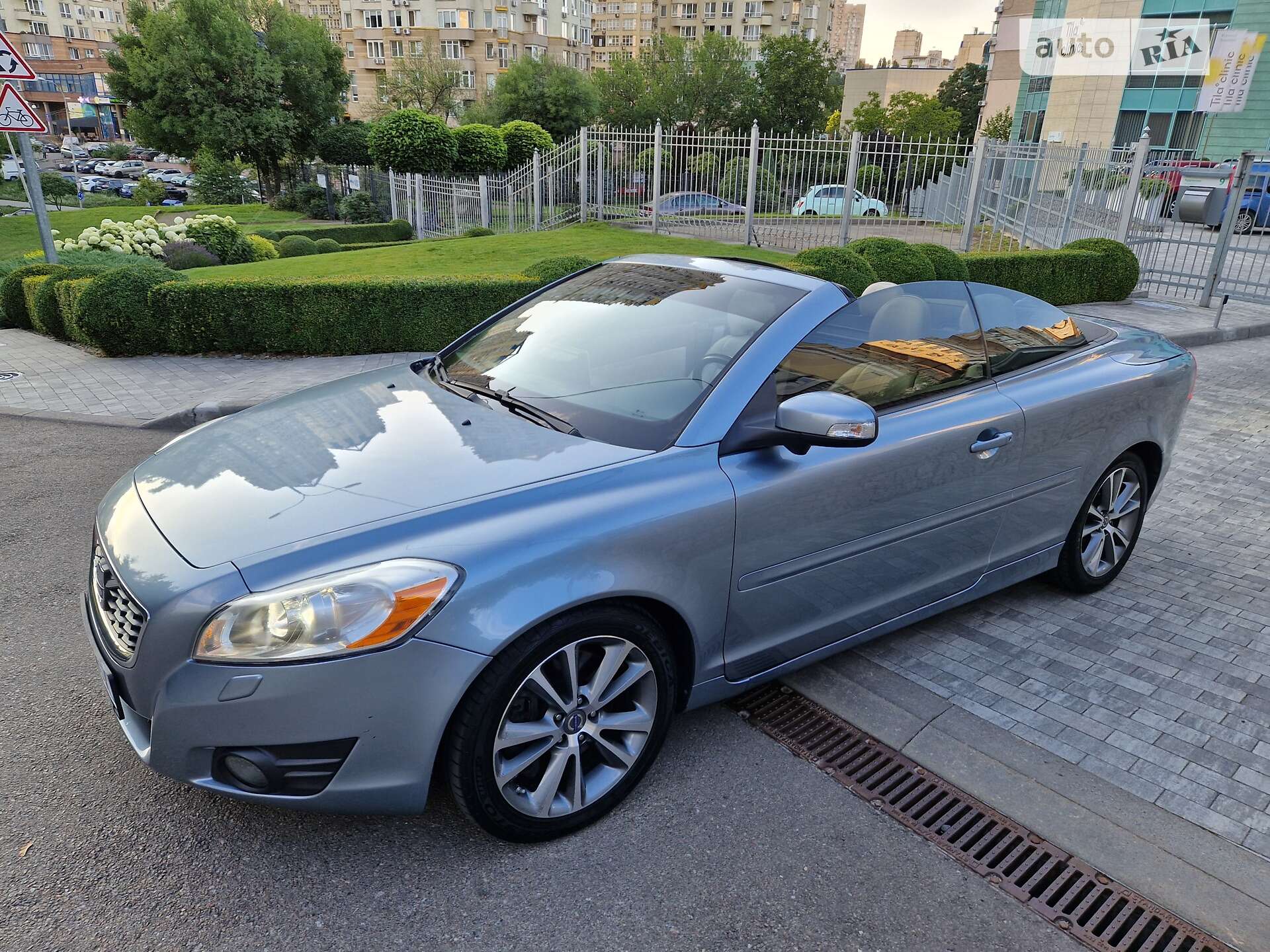 VOLVO C70 2010