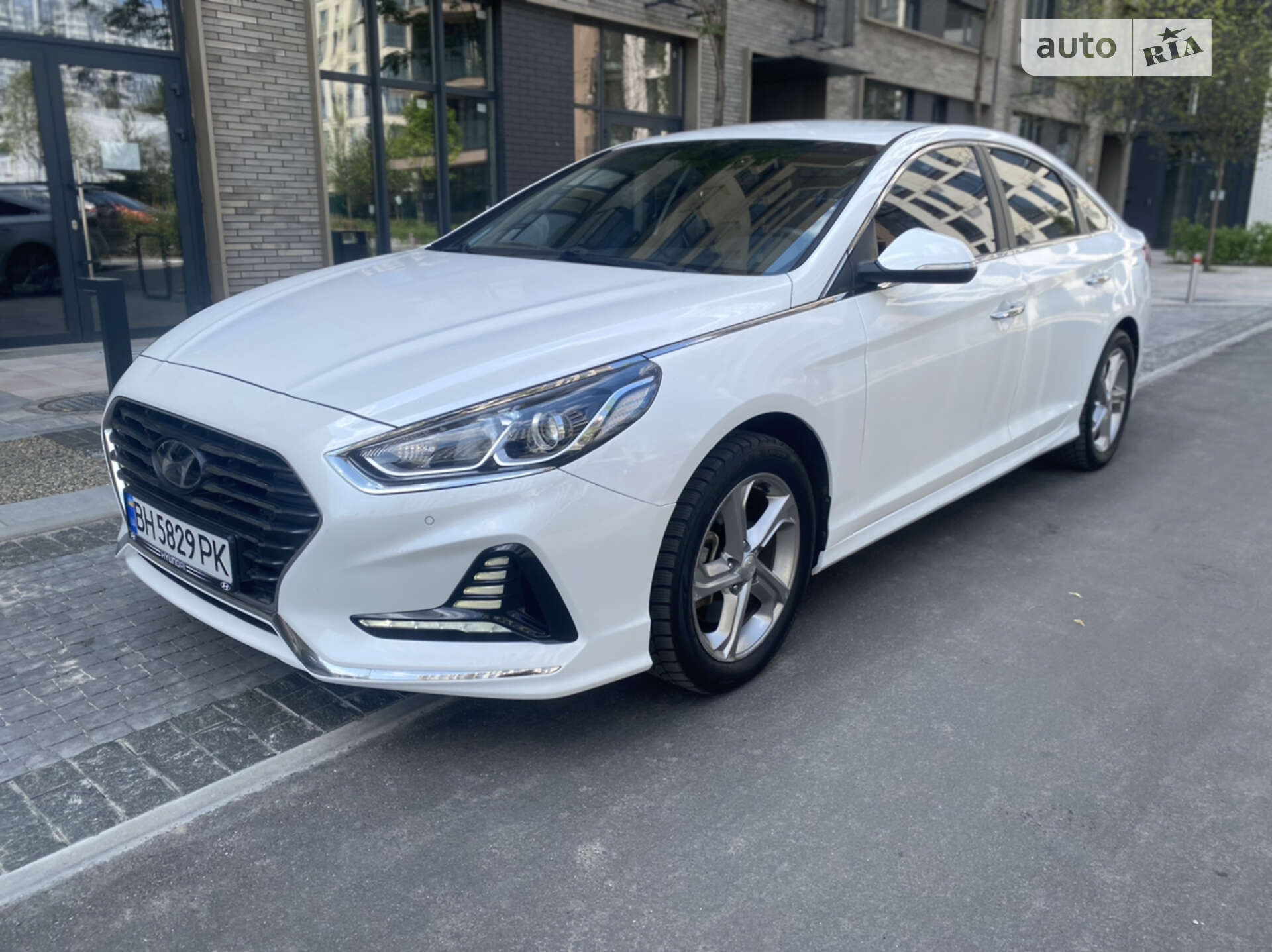 Головне фото звіту автомобіля HYUNDAI SONATA 2017