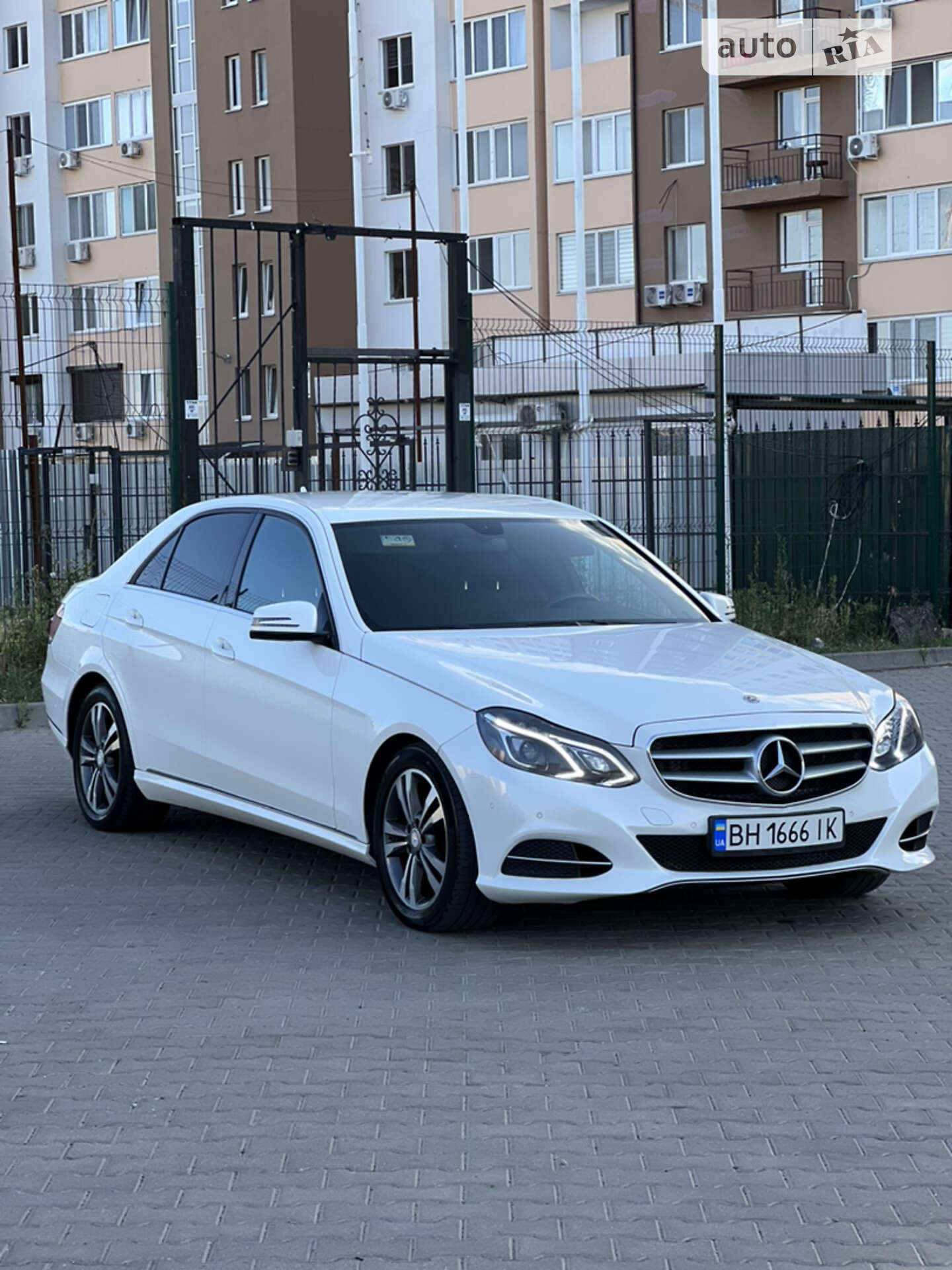 MERCEDES-BENZ E 200 2014