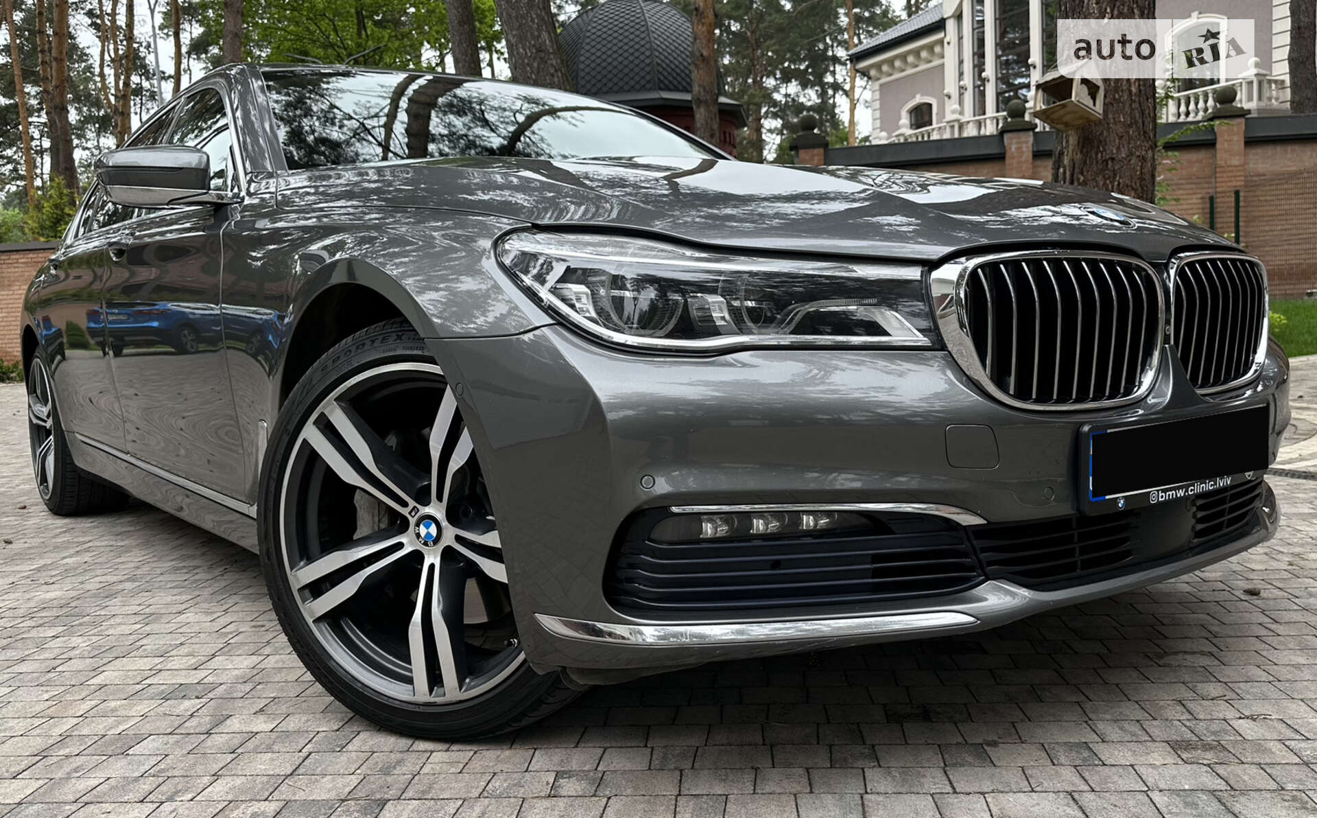 Головне фото звіту автомобіля BMW 740 2016