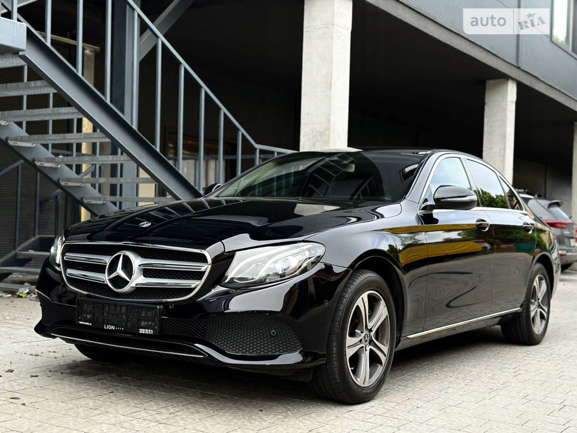 MERCEDES-BENZ E 220 2019