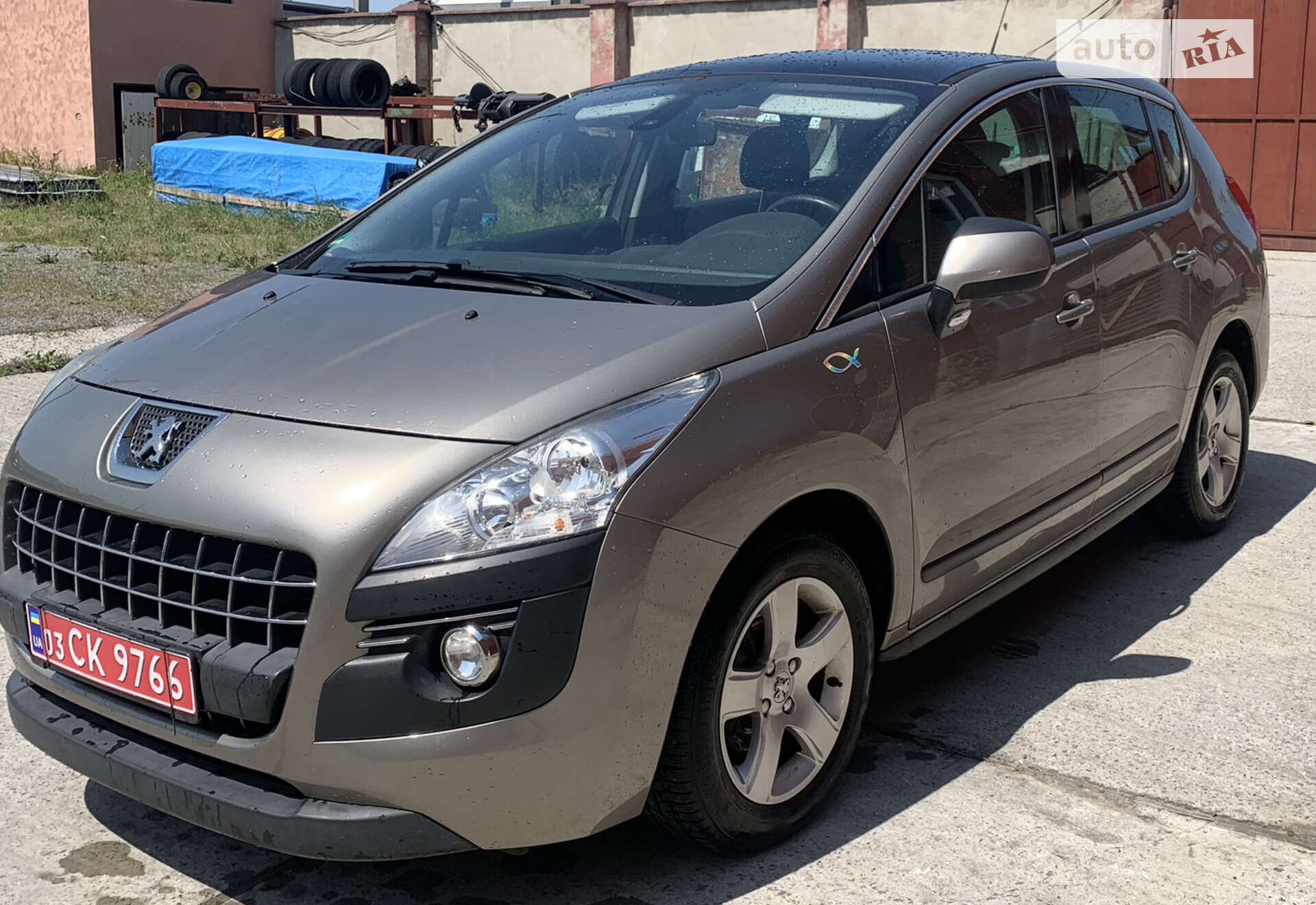 PEUGEOT 3008 2011