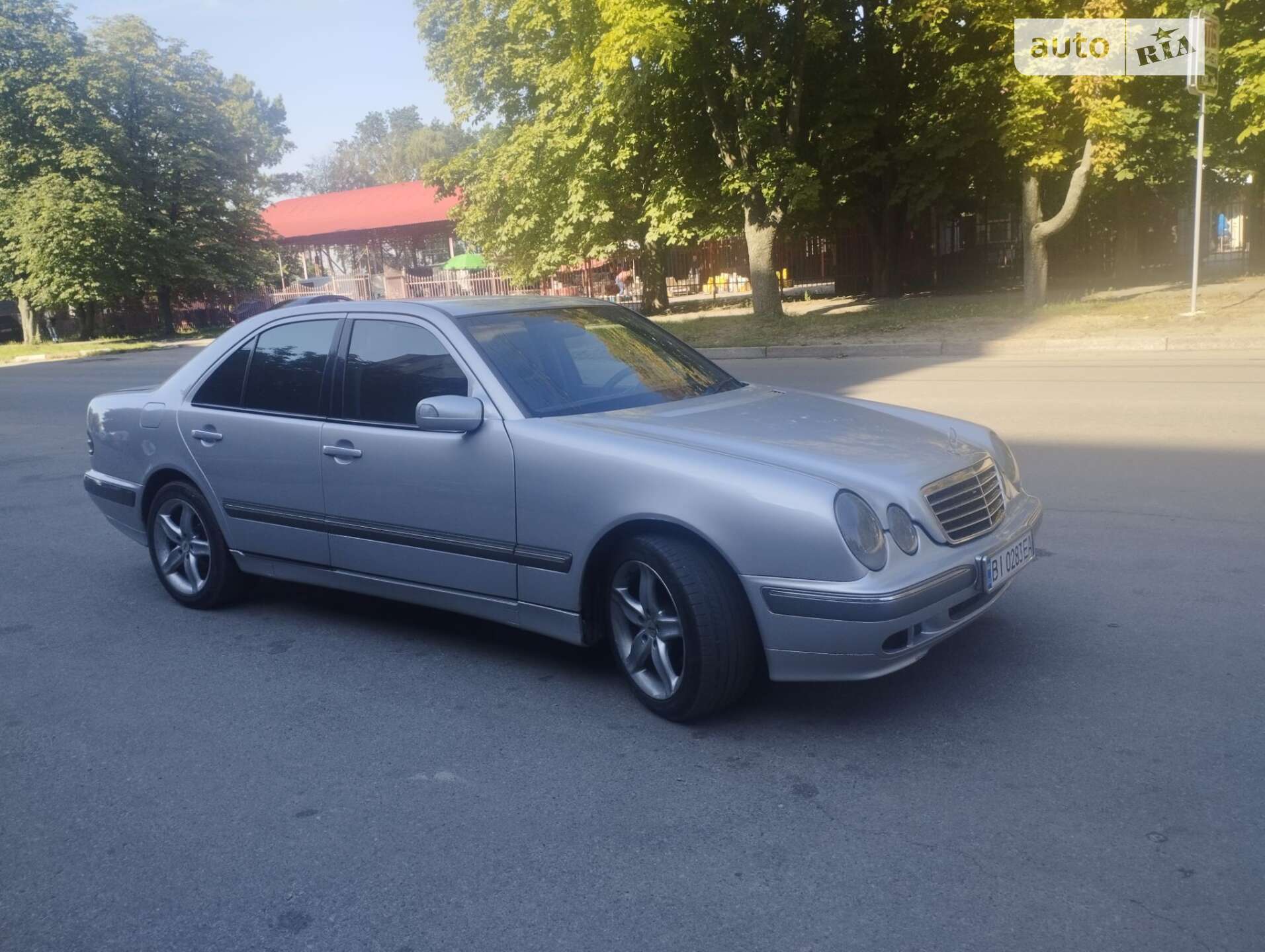 MERCEDES-BENZ E 200 2001