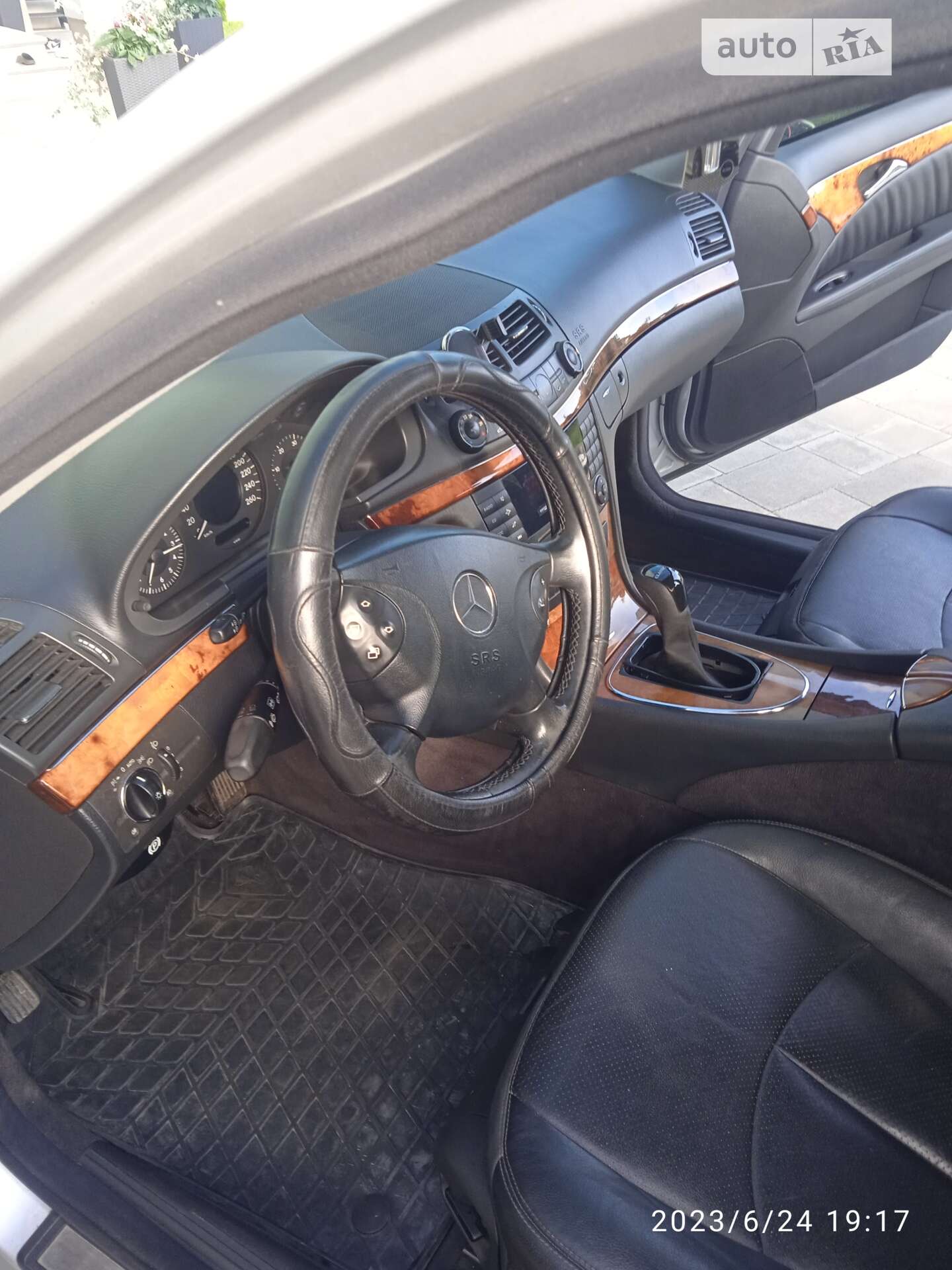 MERCEDES-BENZ E 220 CDI 2005