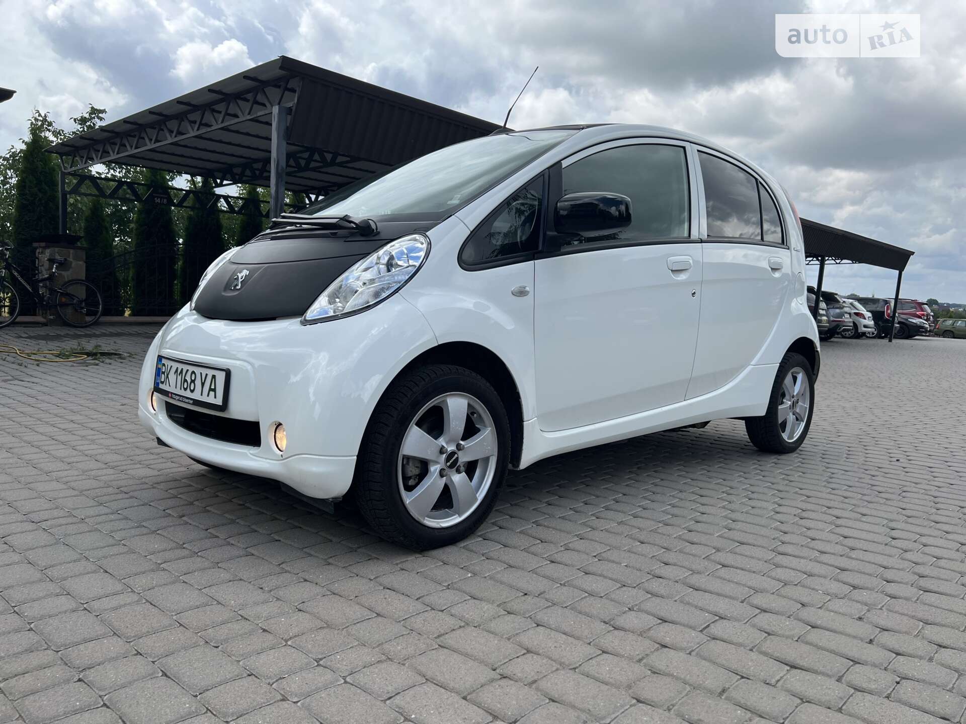 PEUGEOT ION 2011