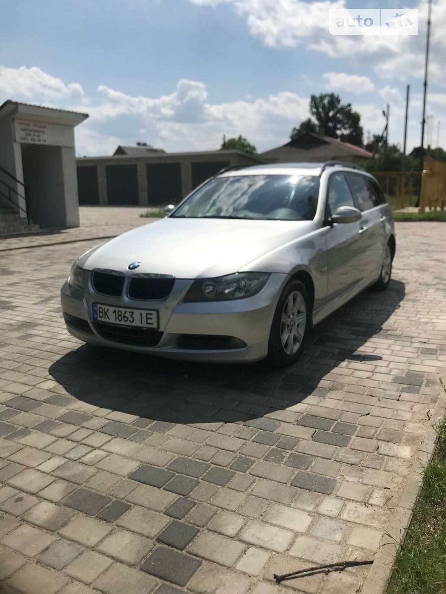 Головне фото звіту автомобіля BMW 320 2007