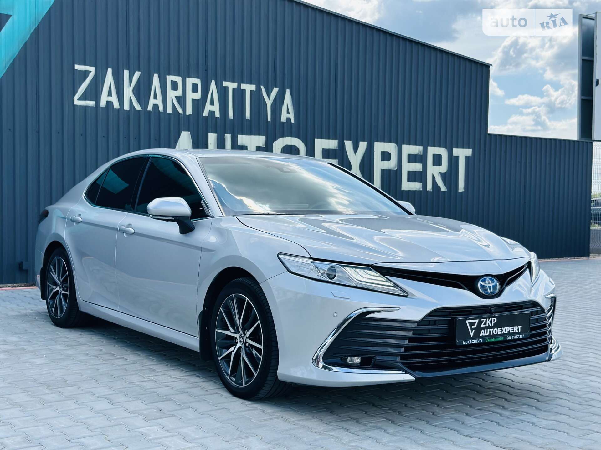 TOYOTA CAMRY 2021